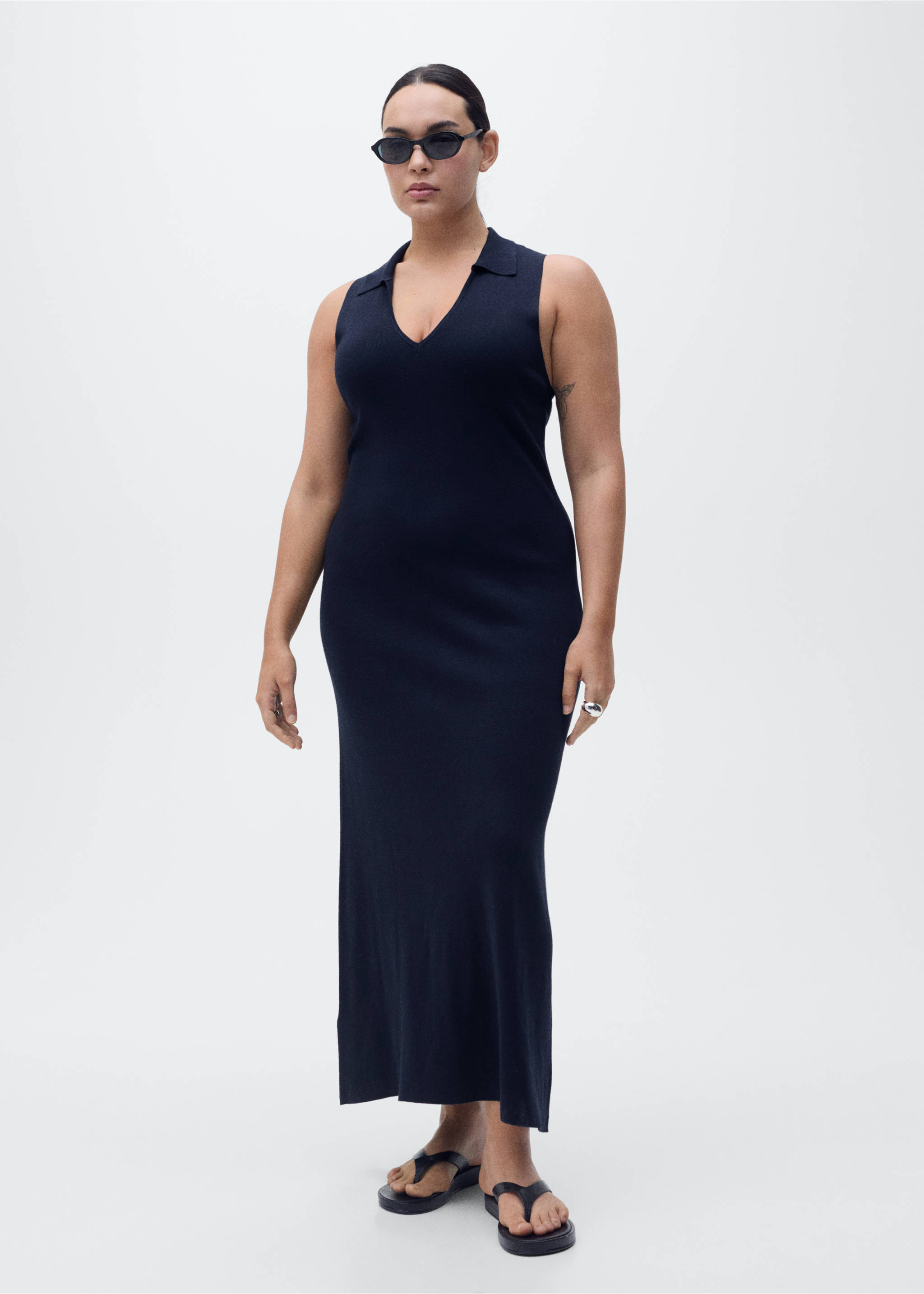 Knitted midi-dress with lapels - Details of the article 3, Dark Navy. Ref: 87097185-00.