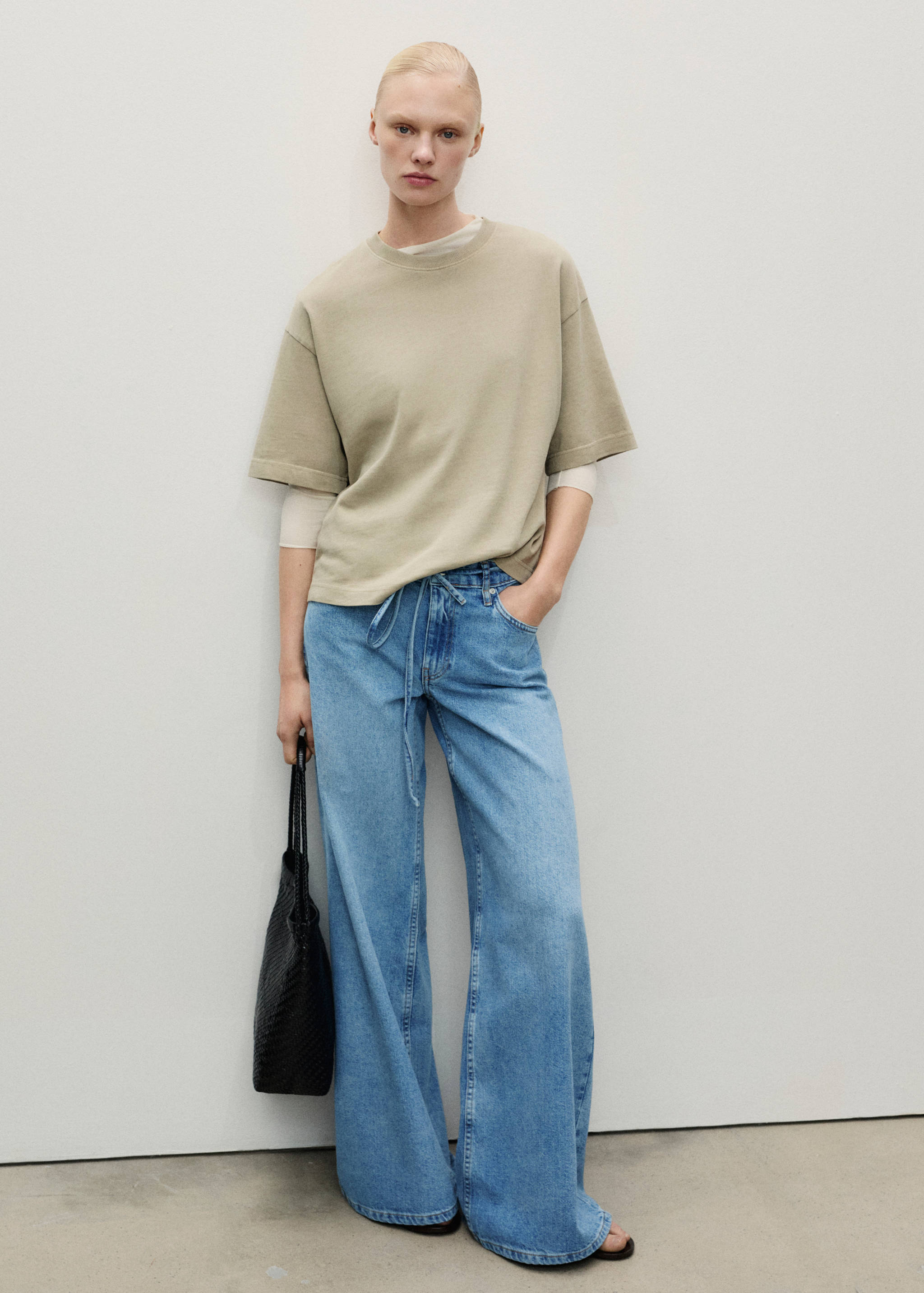 Low-rise wide leg jeans with belt - General plane
