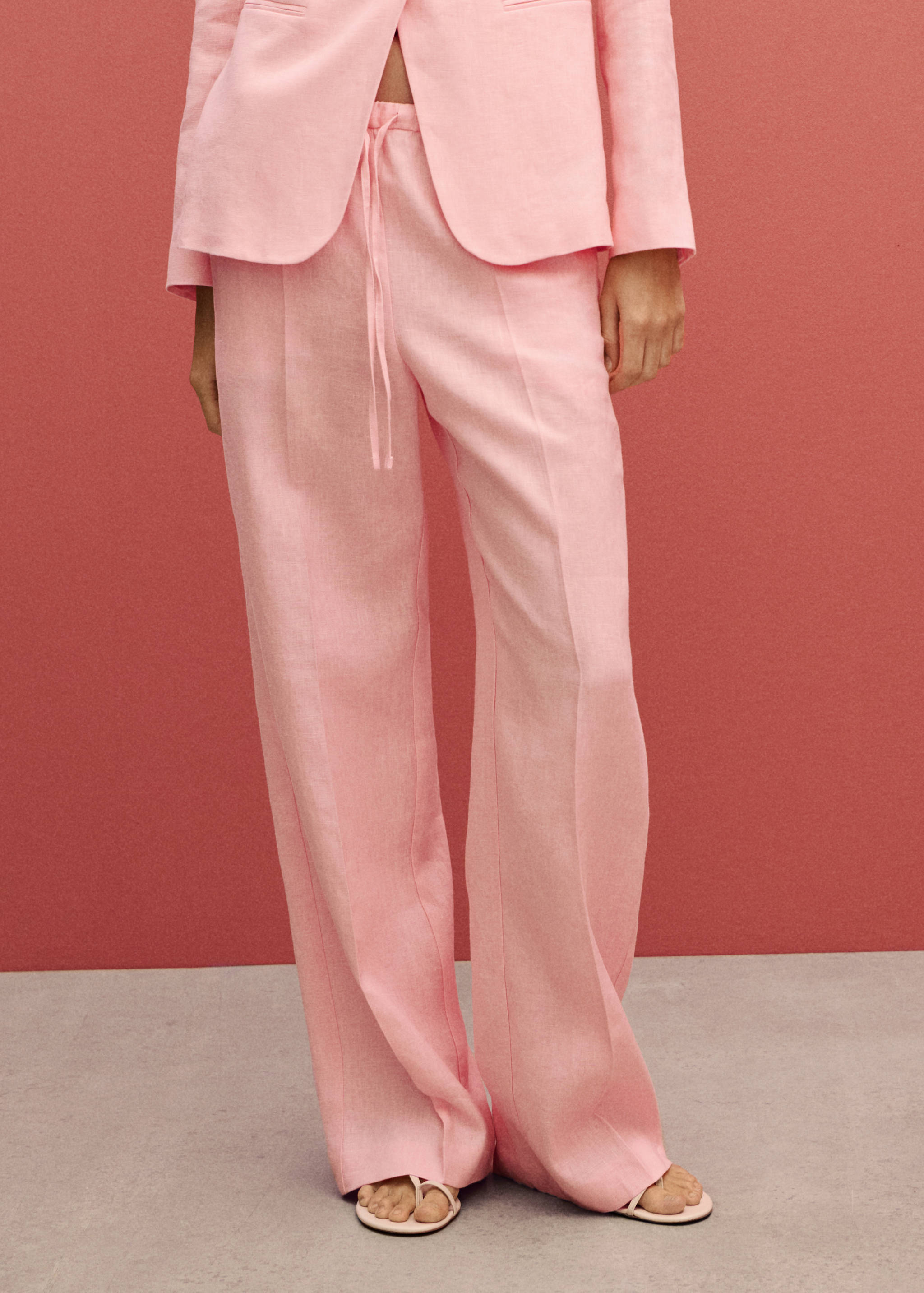 Pantaloni drepți din in cu șnur - Plan mediu