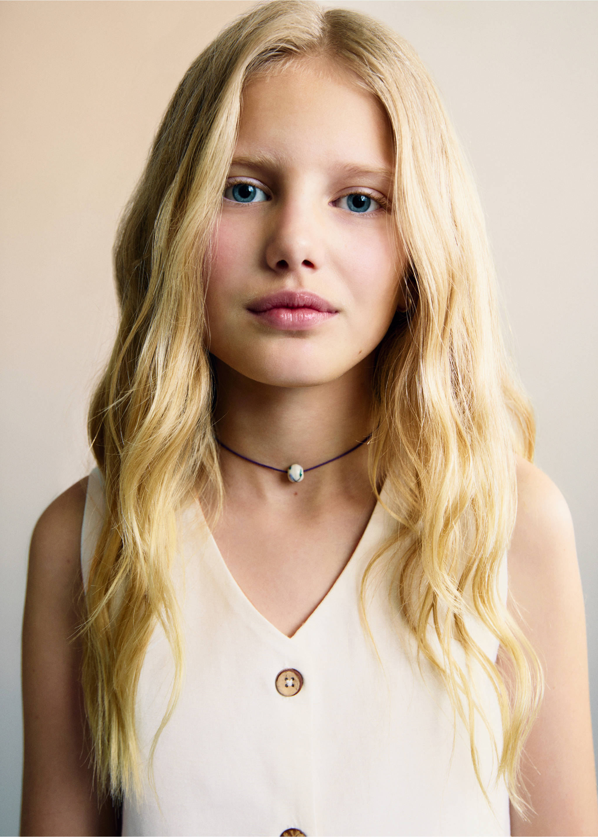 Cropped waistcoat with buttons - Details of the article 1, White. Ref: 87097693-00.