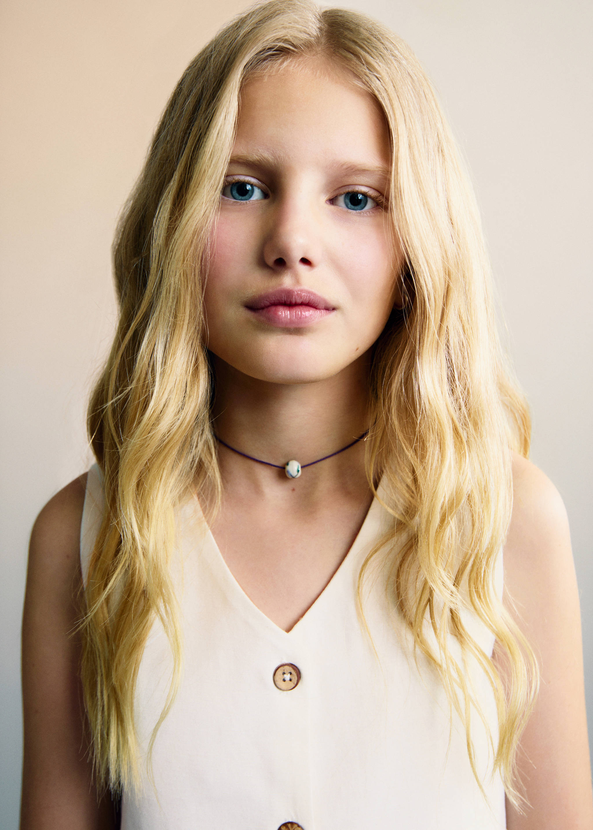 Cropped waistcoat with buttons - Details of the article 1