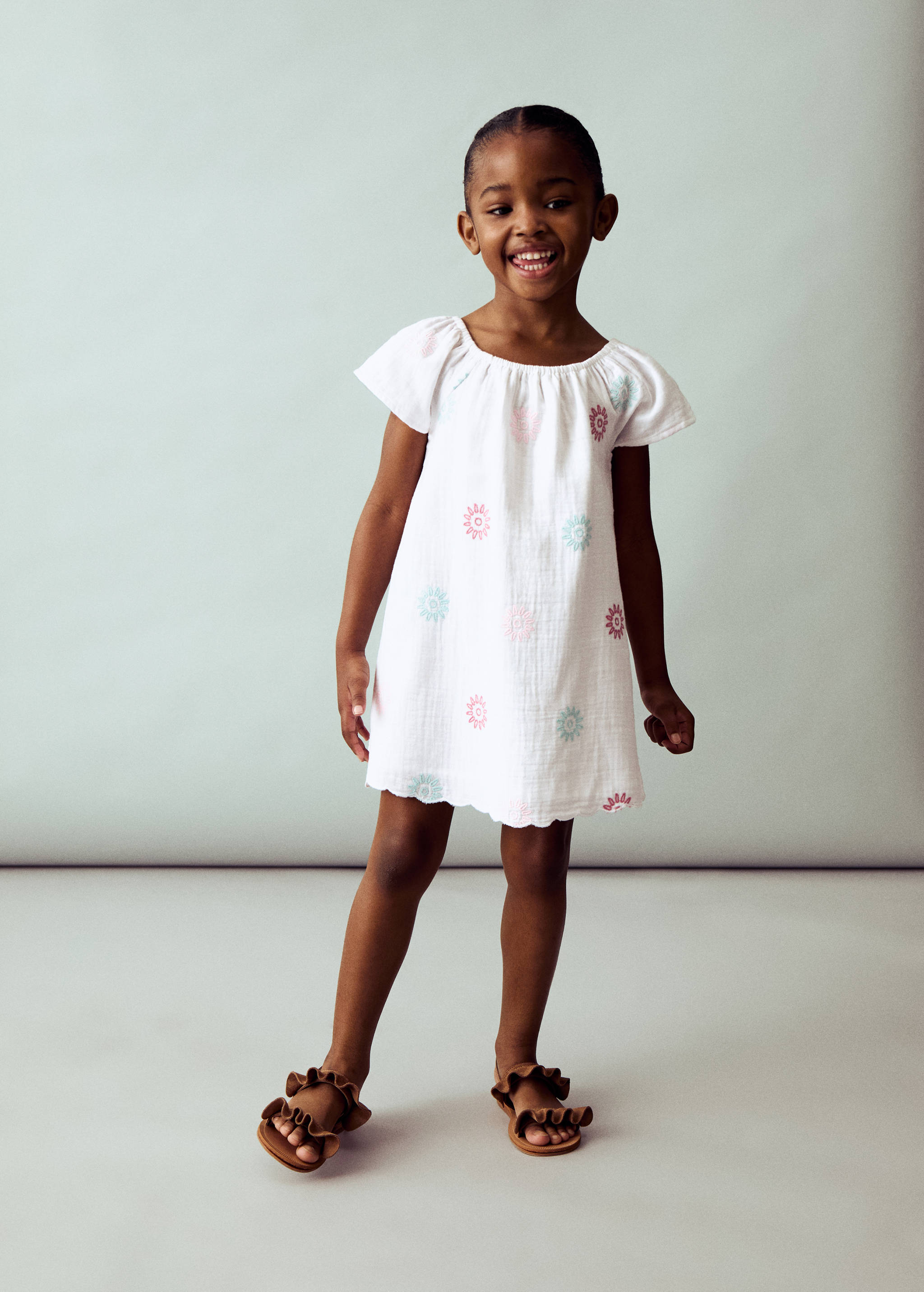 Vestido detalles bordados - Plano general