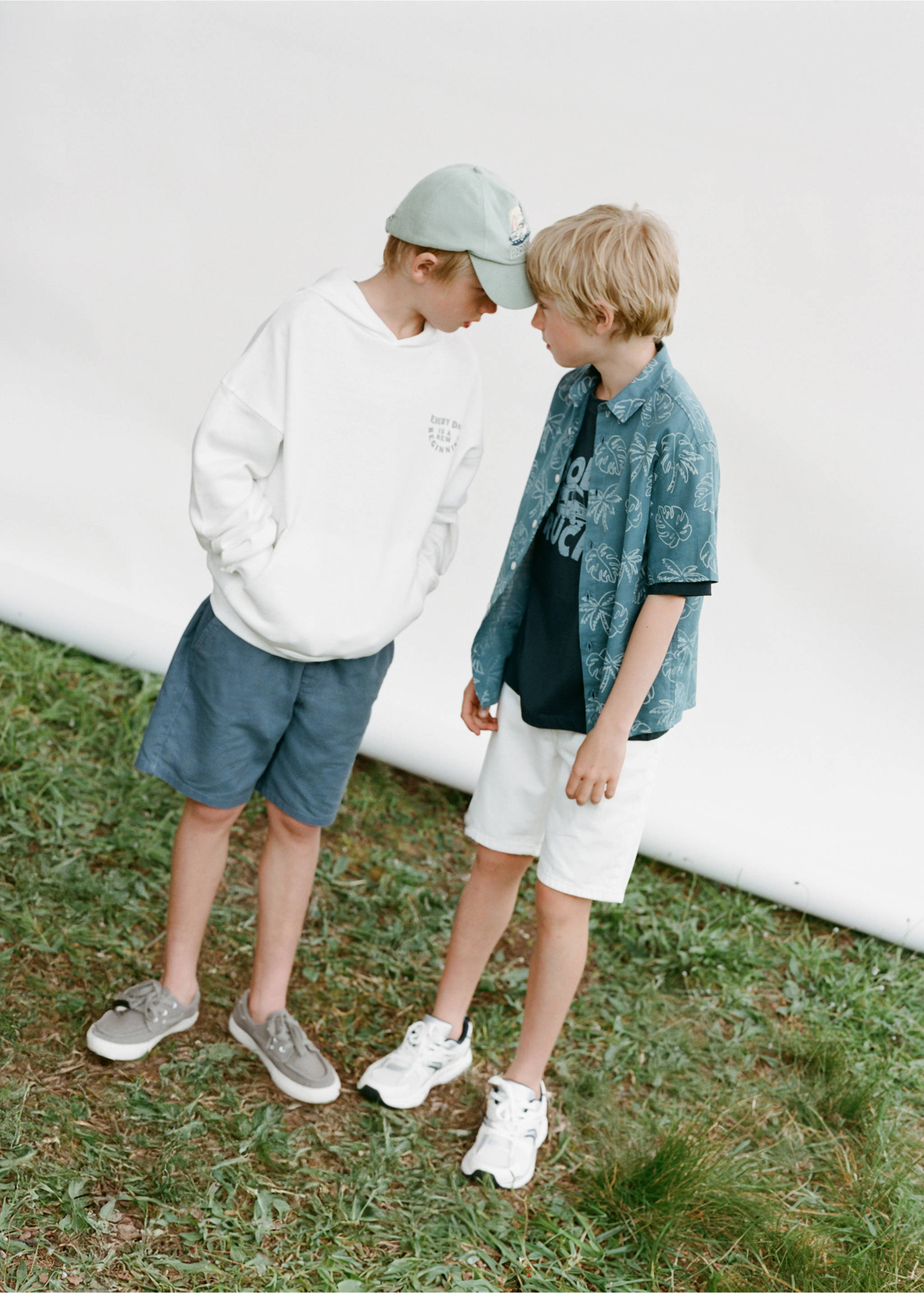Denim Bermuda shorts - Details of the article 3, White. Ref: 87097701-00.