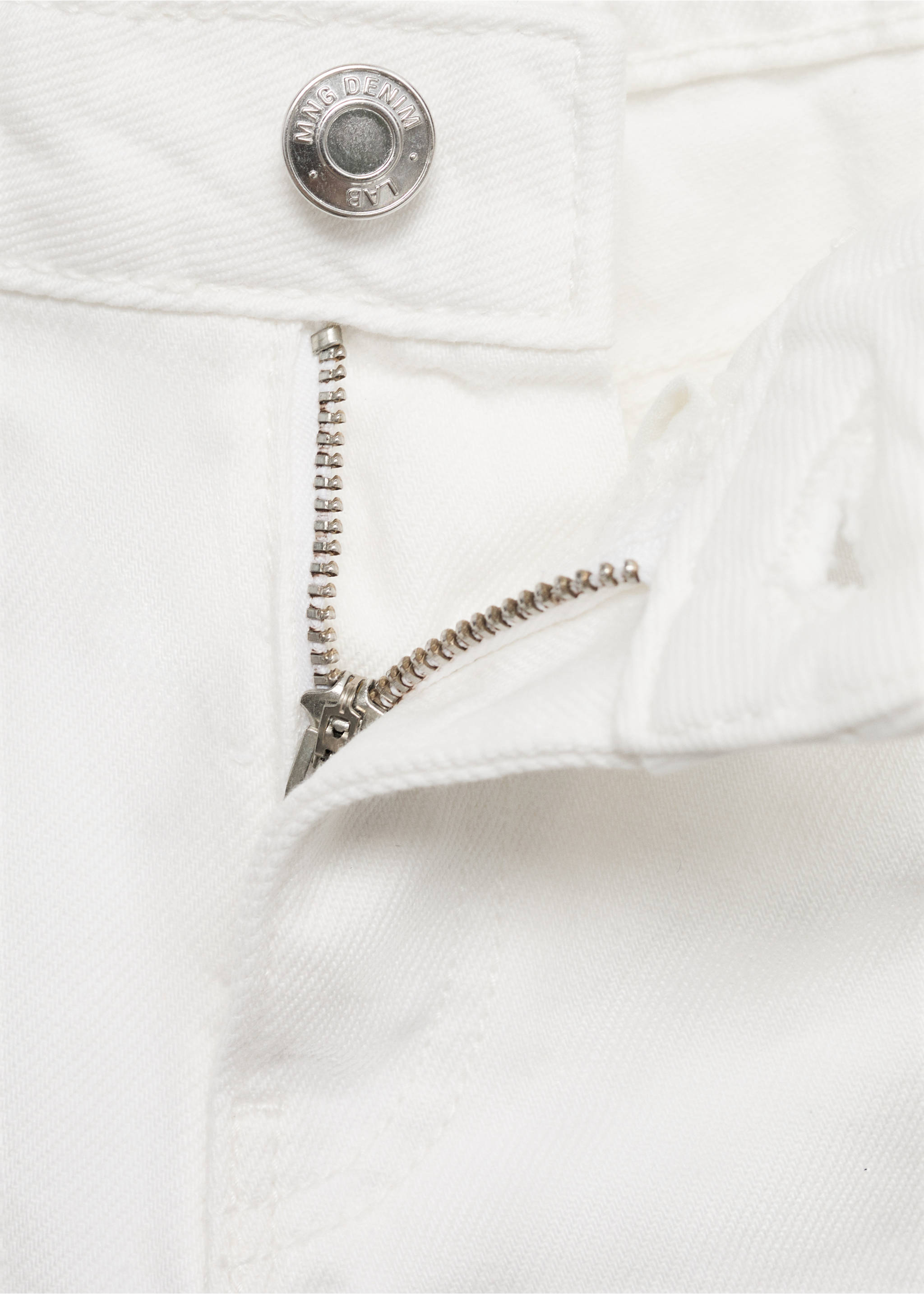 Denim Bermuda shorts - Details of the article 8, White. Ref: 87097701-00.