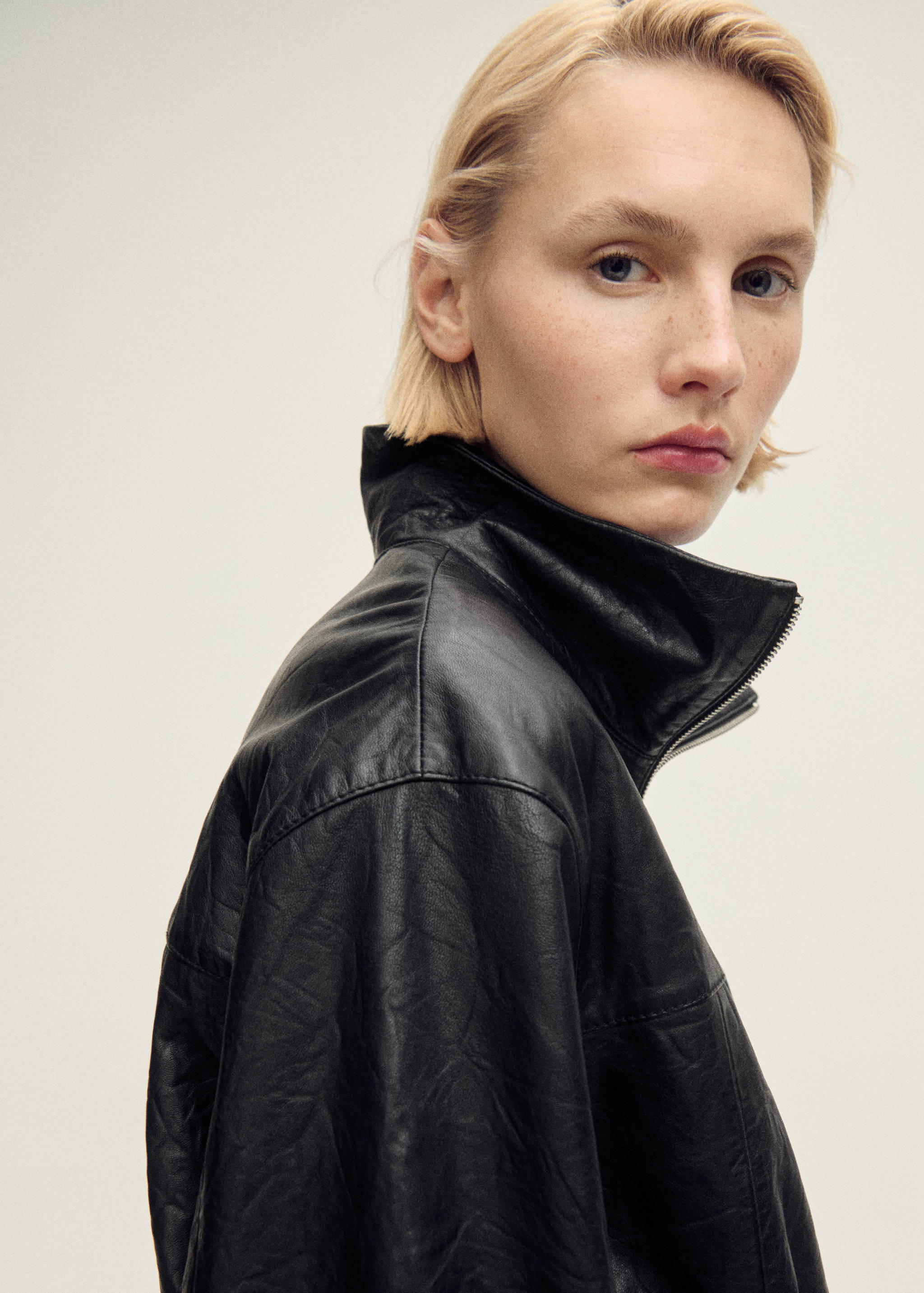 Oversized leather jacket - Details of the article 1