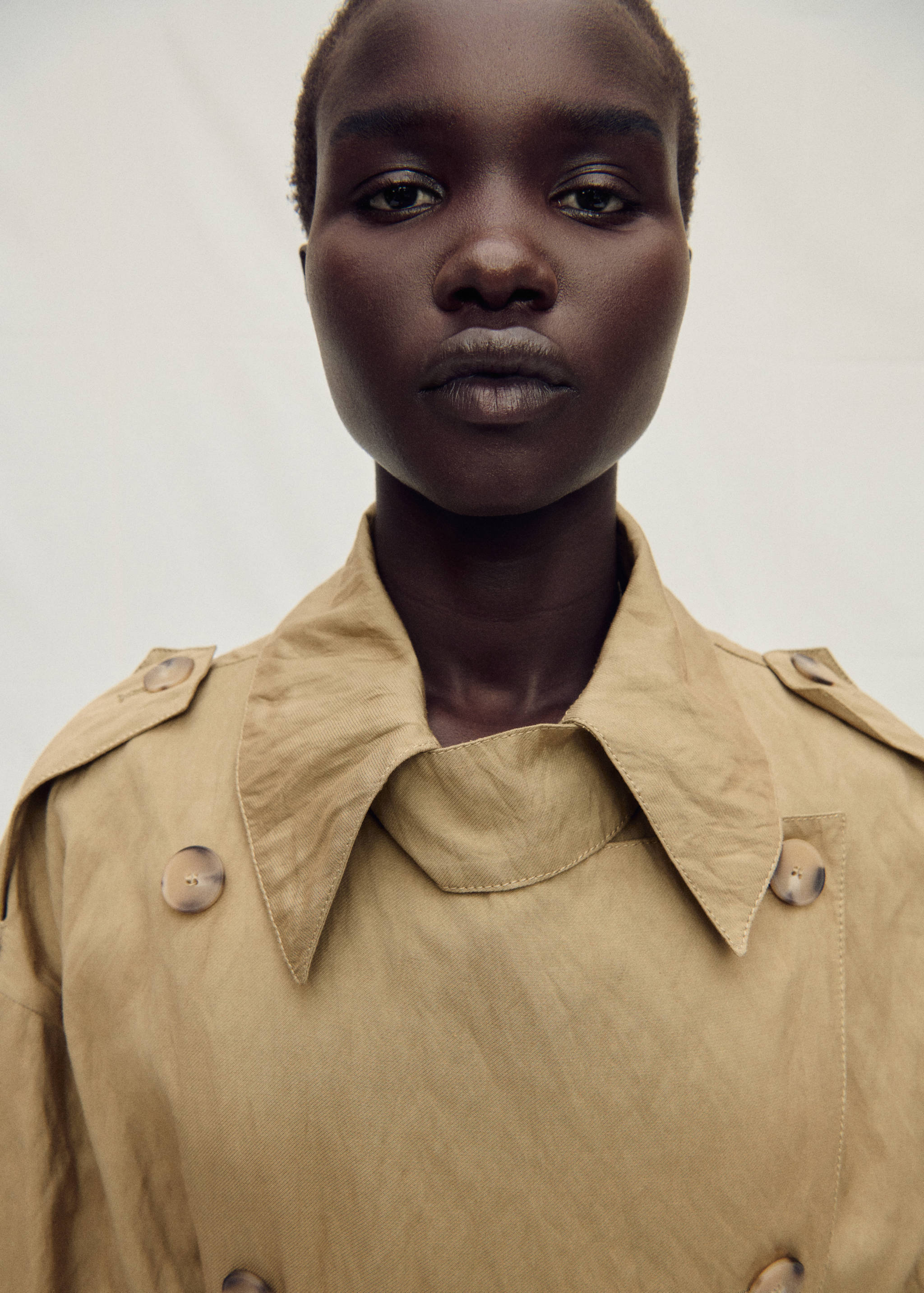 Trench oversize efecto arrugado - Detalle del artículo 1