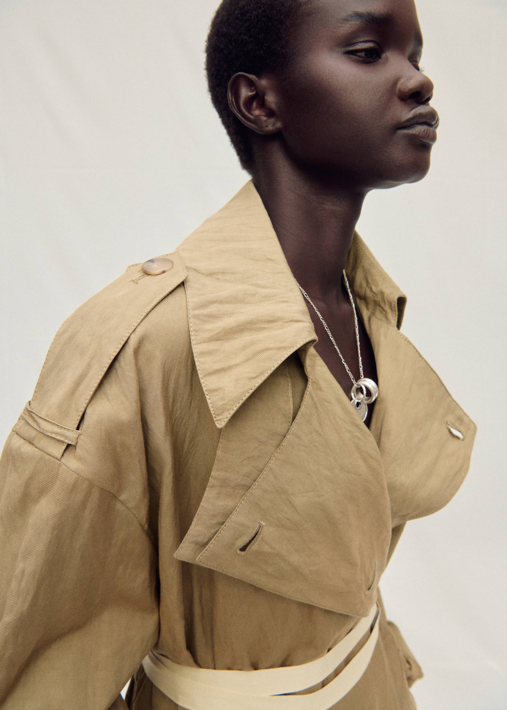 Trench oversize efecto arrugado - Detalle del artículo 2