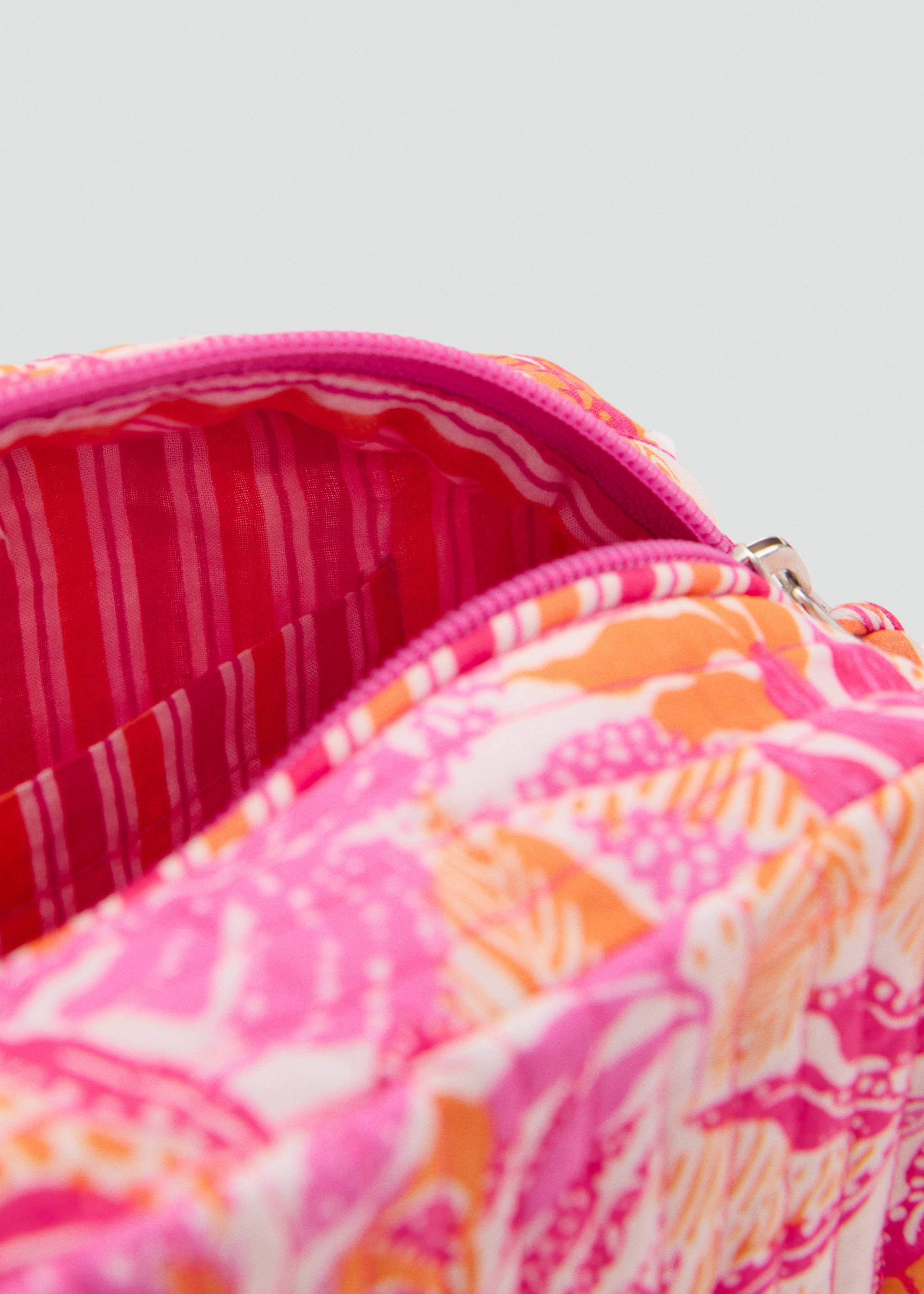 Gemusterter Kulturbeutel in Stepp-Optik - Detail des Artikels 1