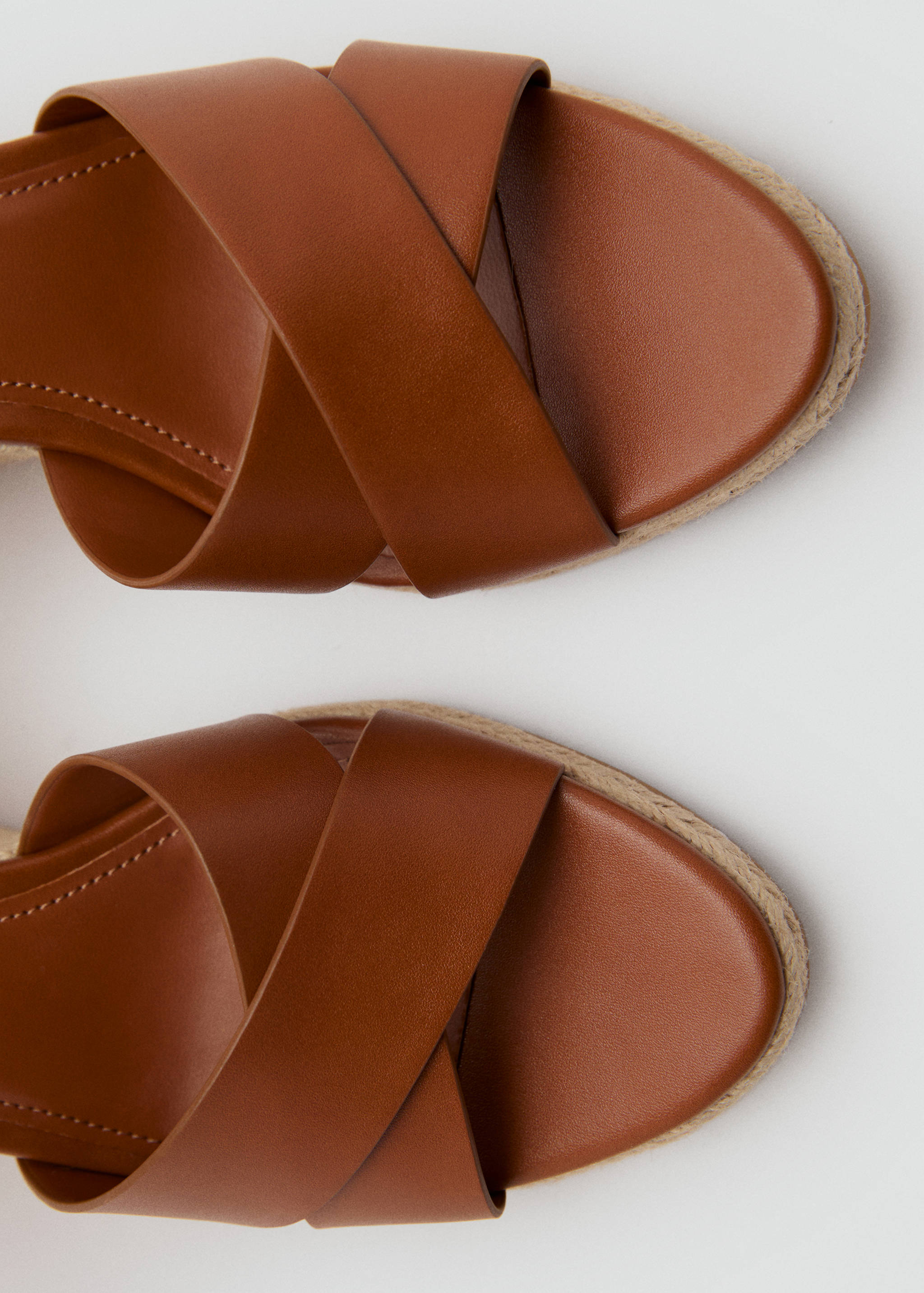 Wedge sandals with crisscross straps - Details of the article 2