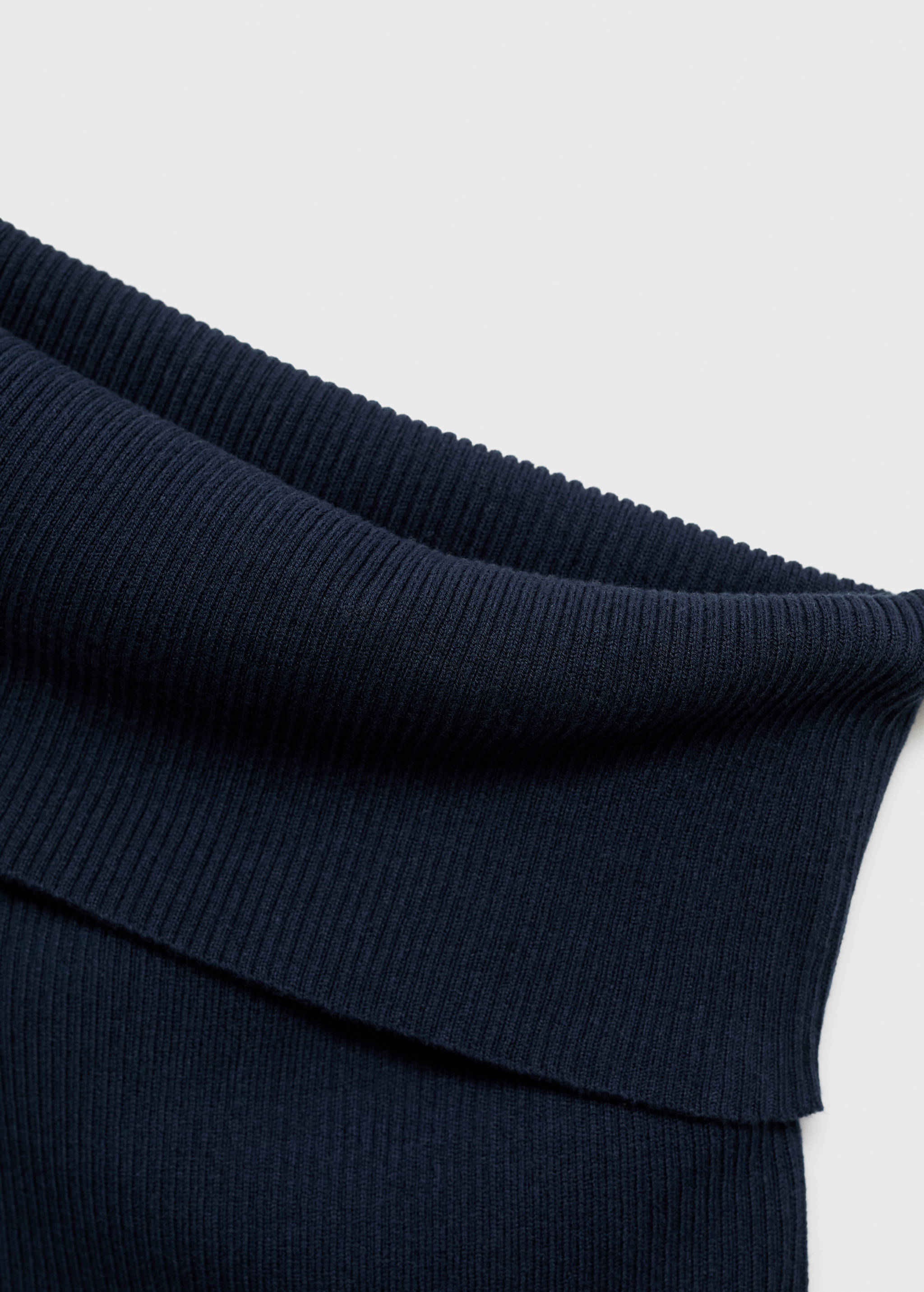 Asymmetrical off-the-shoulder top - Details of the article 8