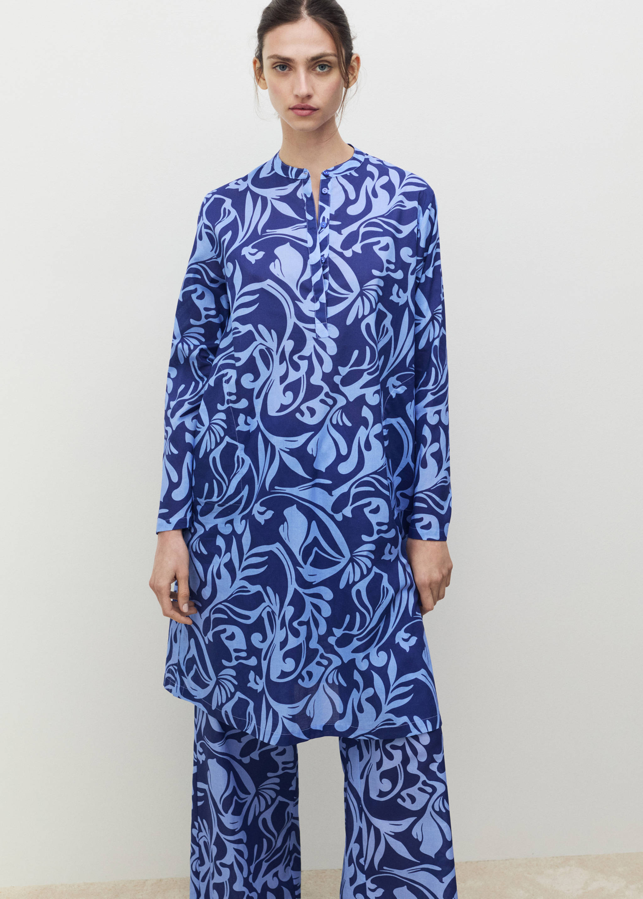 Baumwoll-Kaftan mit zweifarbigem Print - Mittlere Ansicht