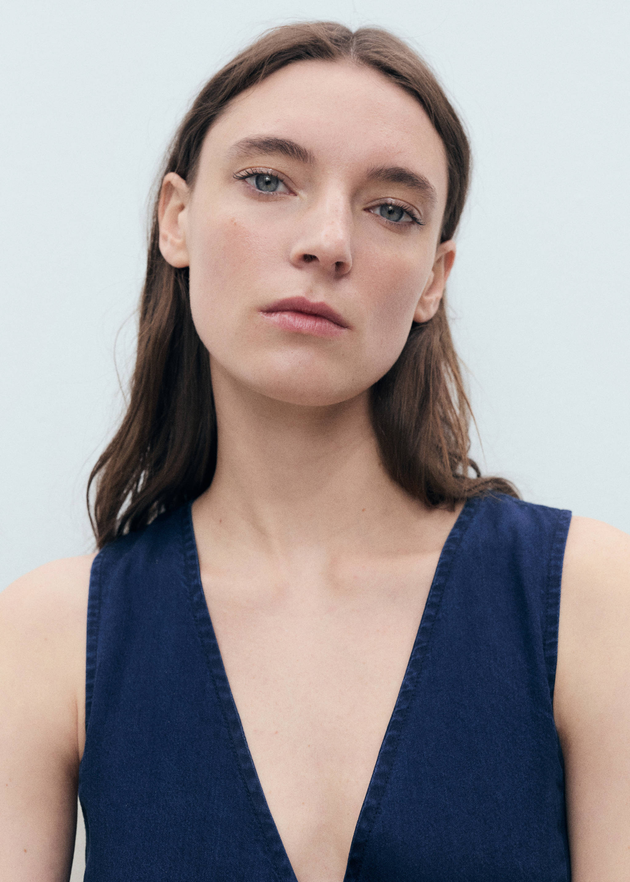 Denim-effect lyocell vest - Details of the article 1