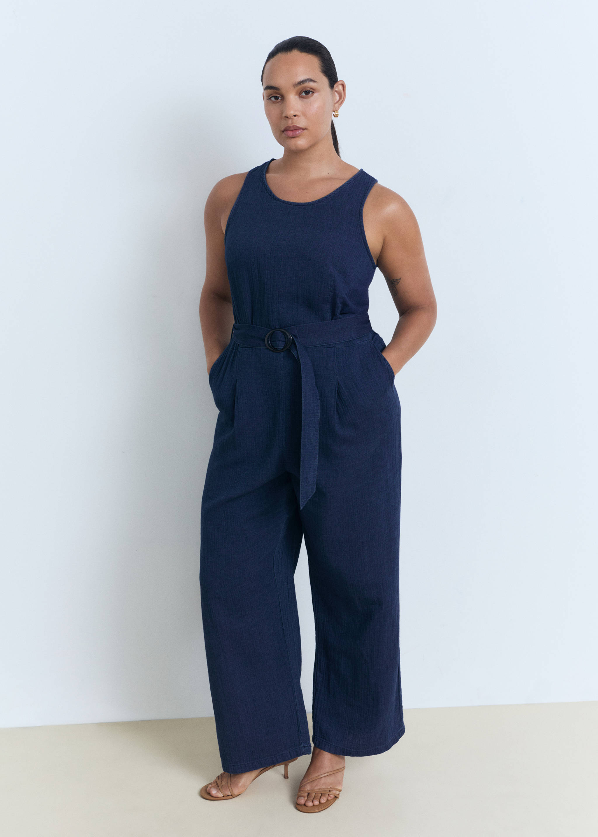 Flowy denim jumpsuit with belt - Details of the article 3