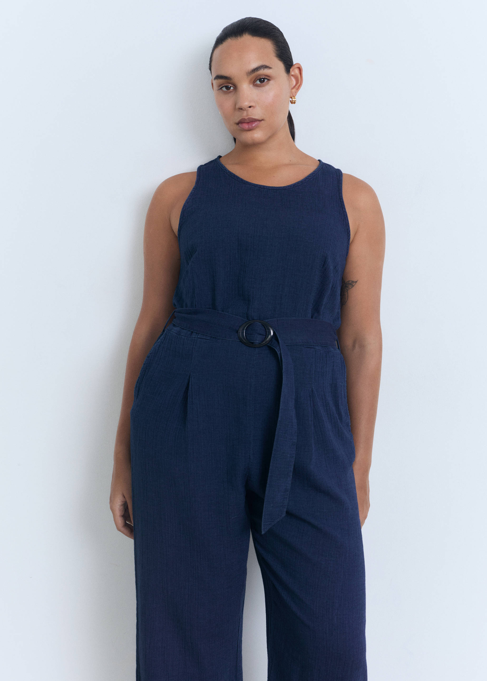 Flowy denim jumpsuit with belt - Details of the article 5