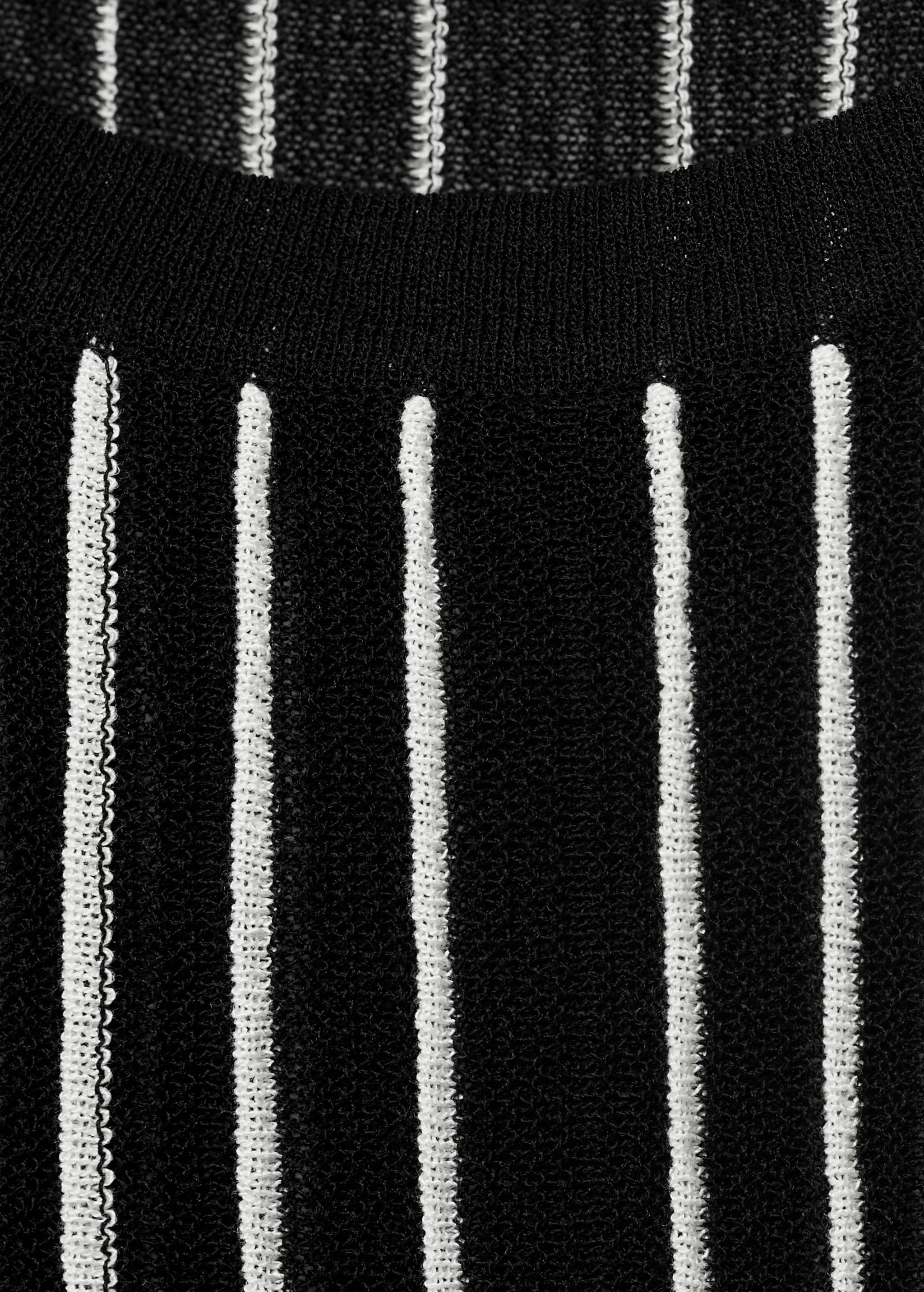 Top de malha halter às riscas - Pormenor do artigo 8