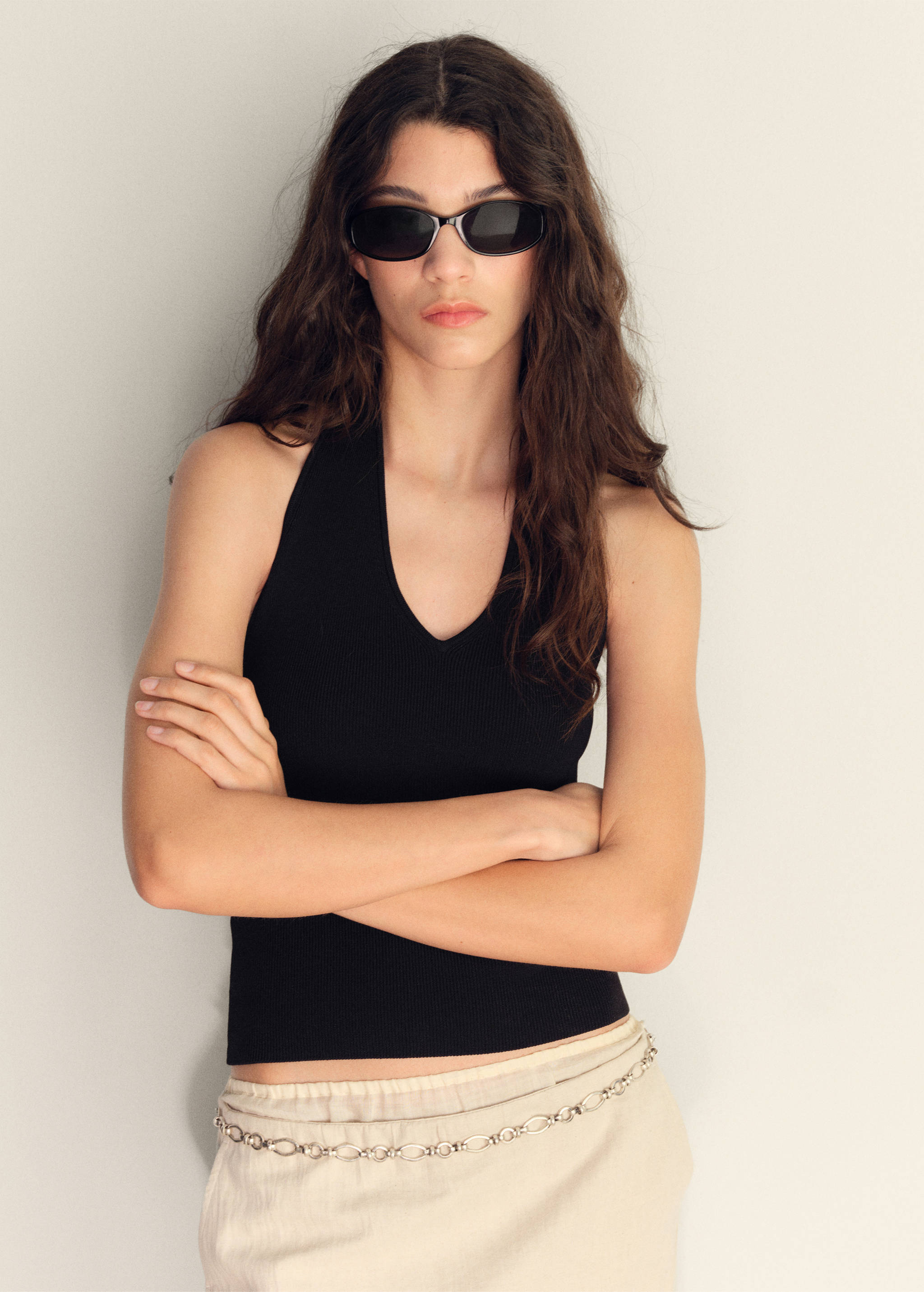 Neckholdertop aus Rippstrick - Mittlere Ansicht