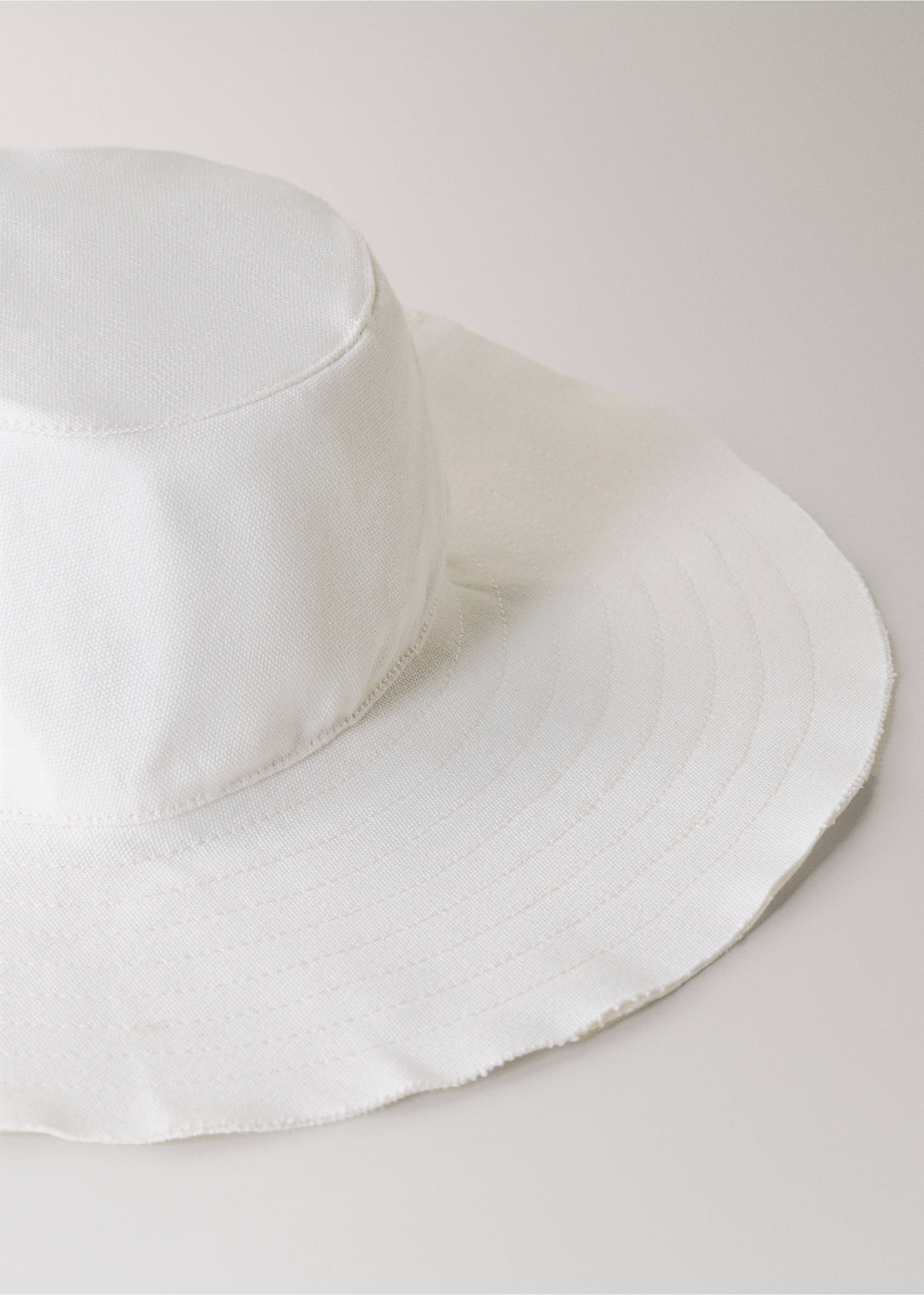 Plain cotton beach hat - Details of the article 1, Off White. Ref: 87098646-00.