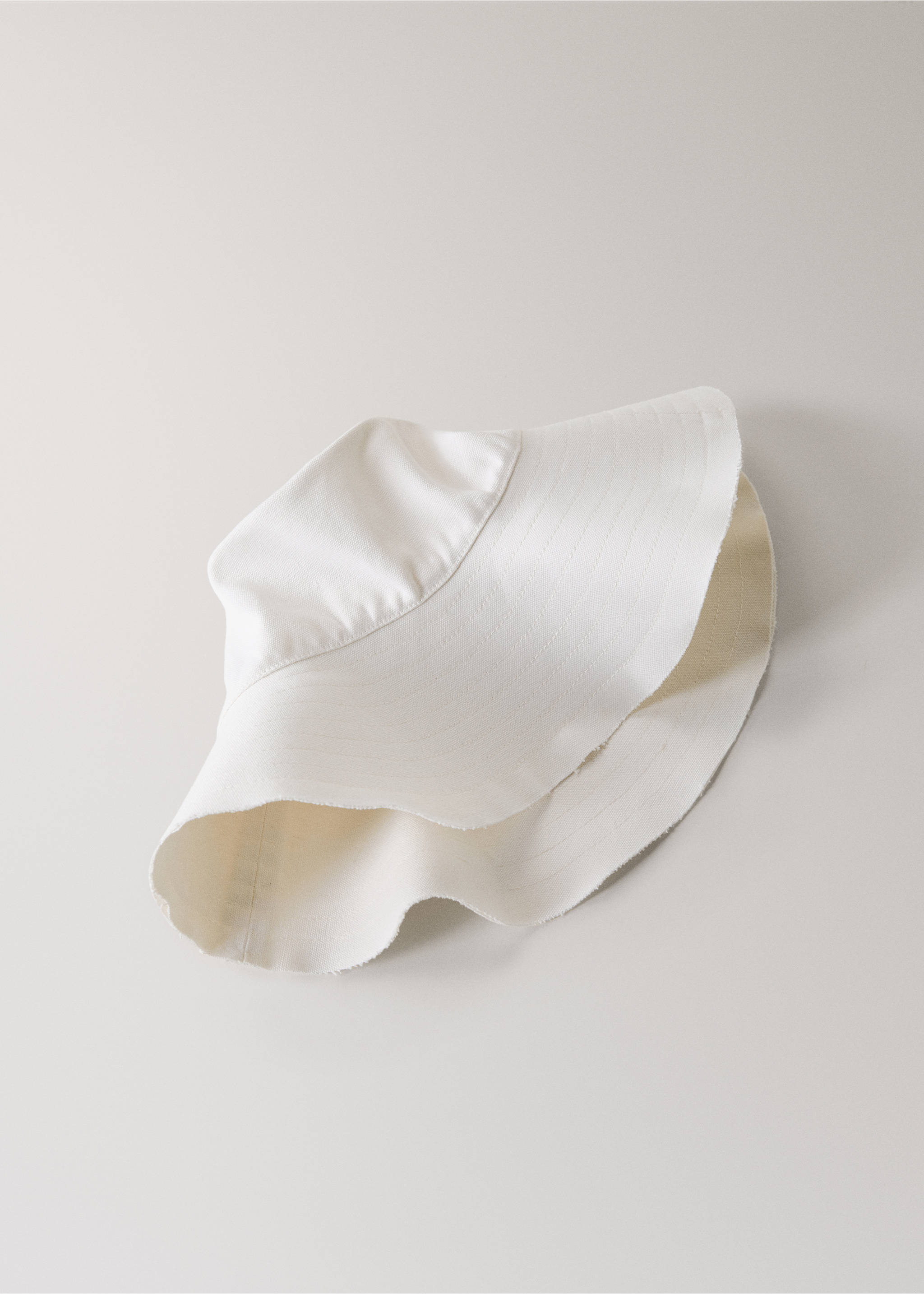 Plain cotton beach hat - Details of the article 2, Off White. Ref: 87098646-00.
