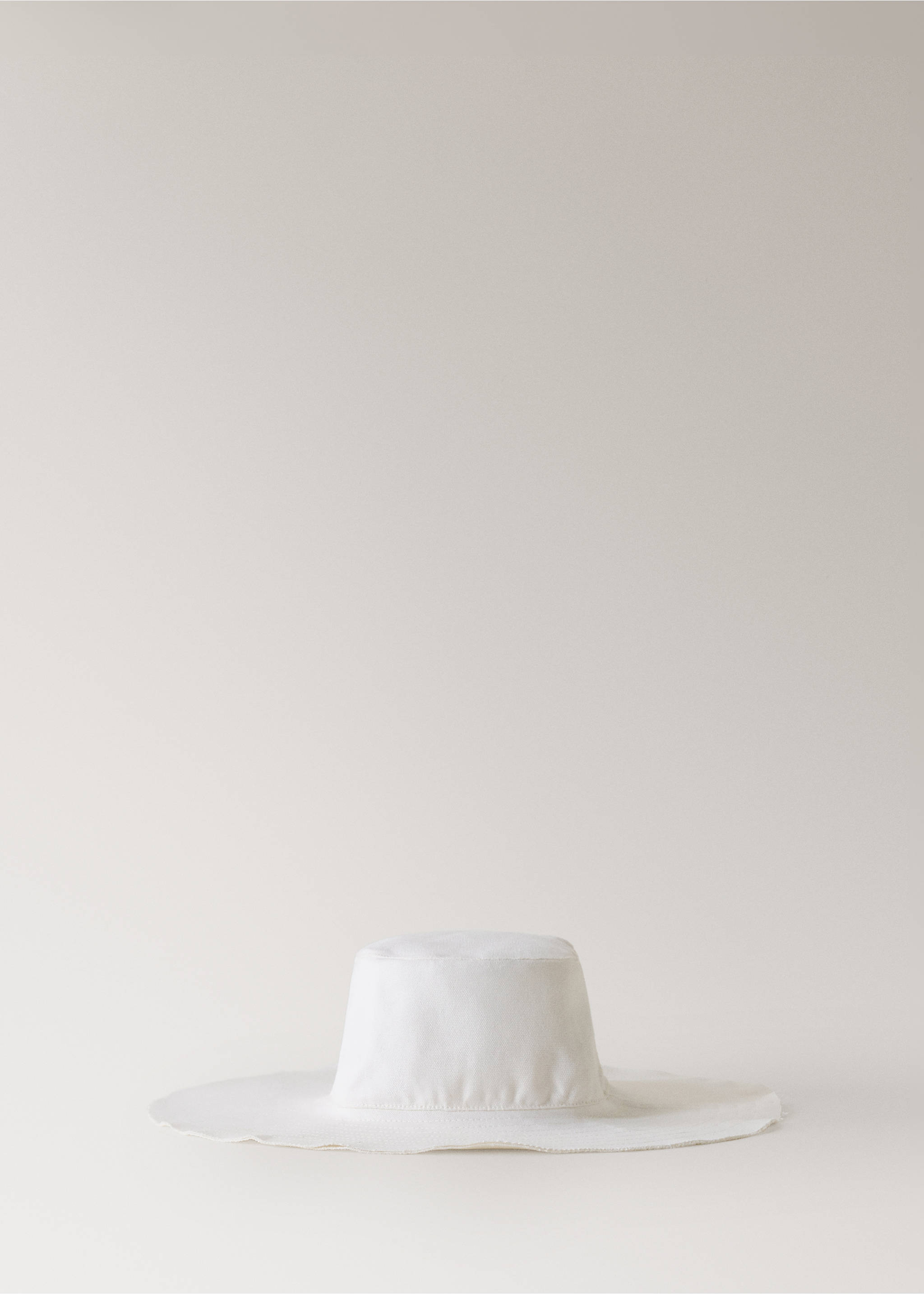Plain cotton beach hat - Article without model, Off White. Ref: 87098646-00.
