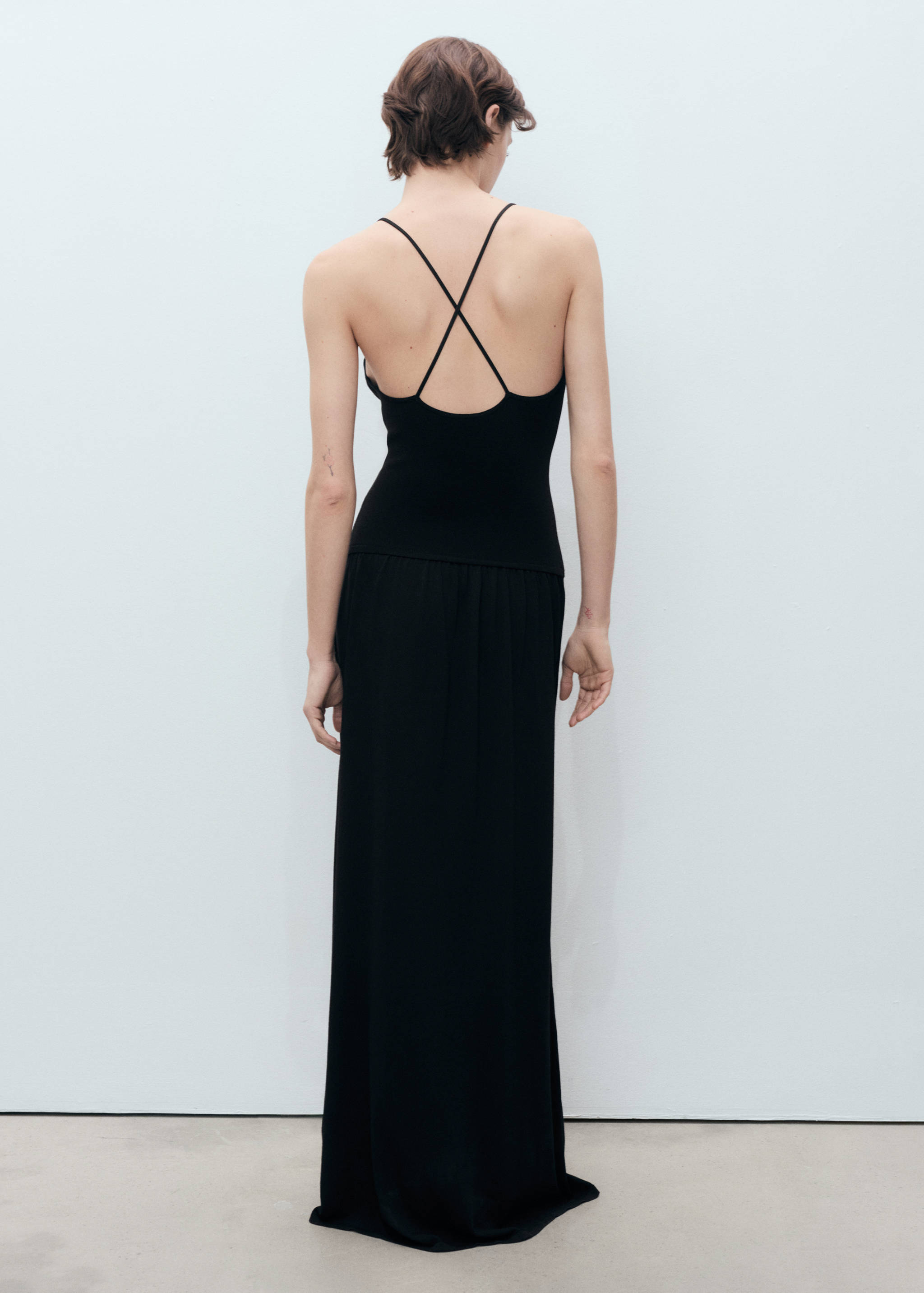 Cross-back knitted dress - Reverse of the article
