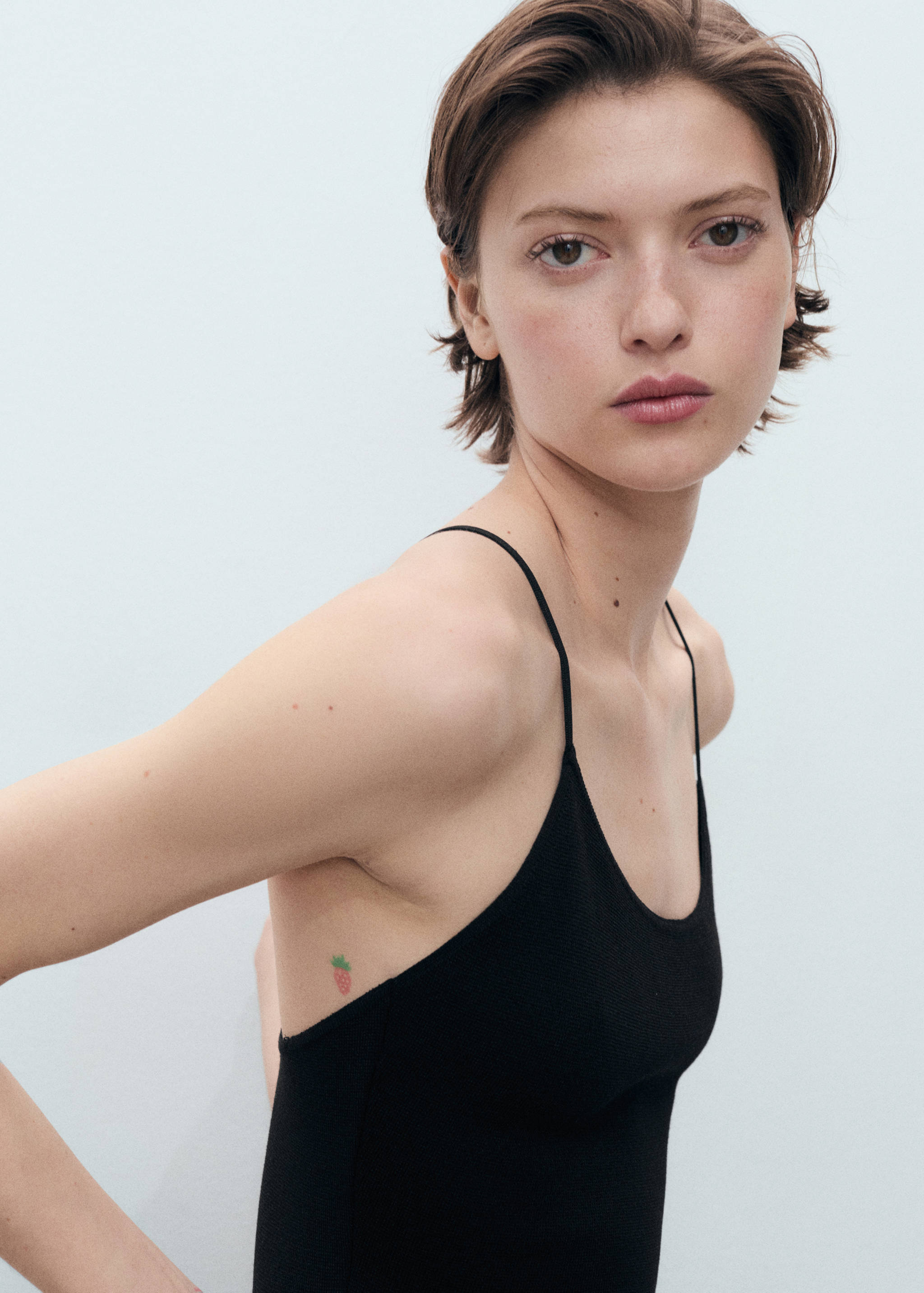 Cross-back knitted dress - Details of the article 1