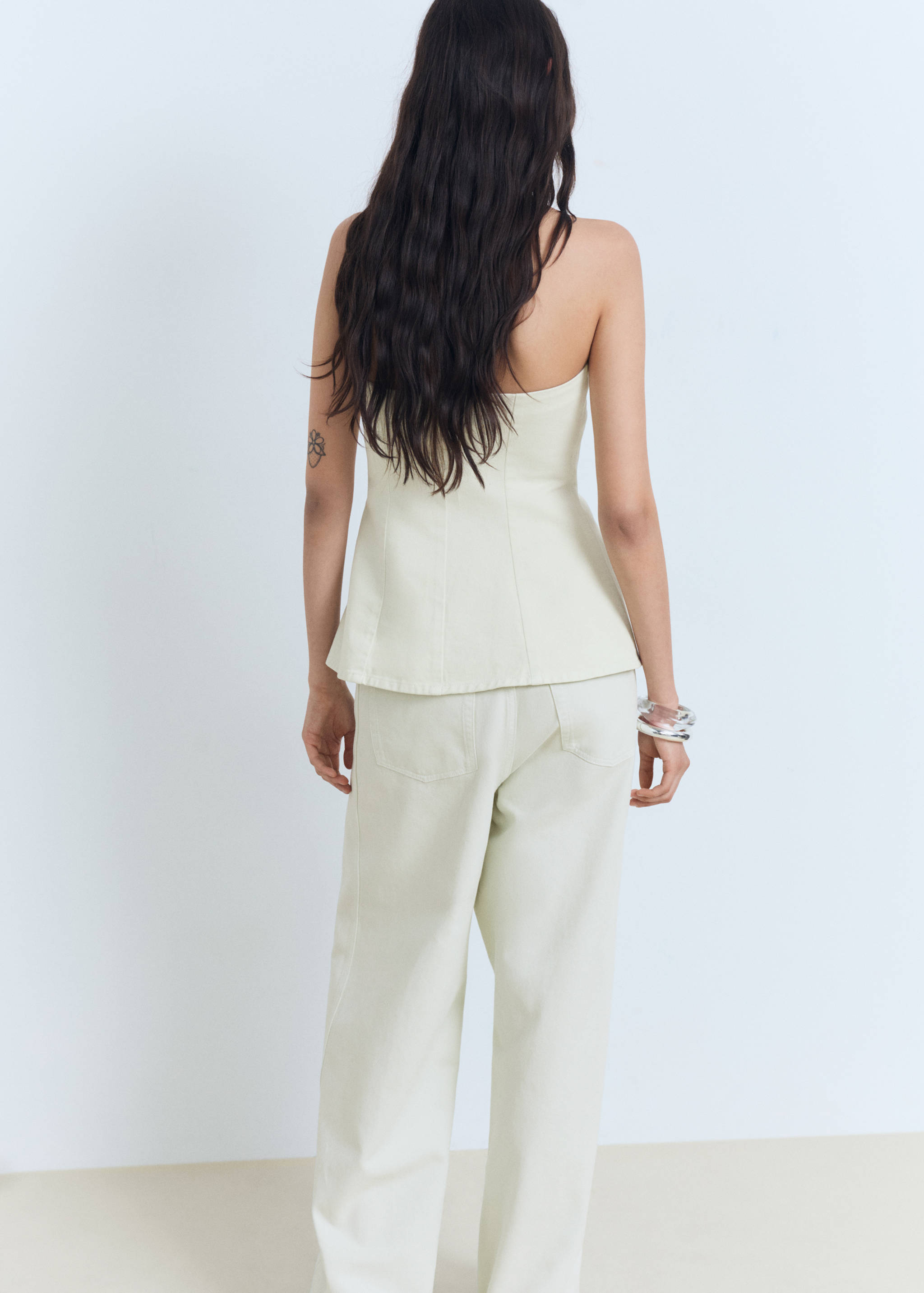 Utsvängd topp utan axelband - Artikelns baksida