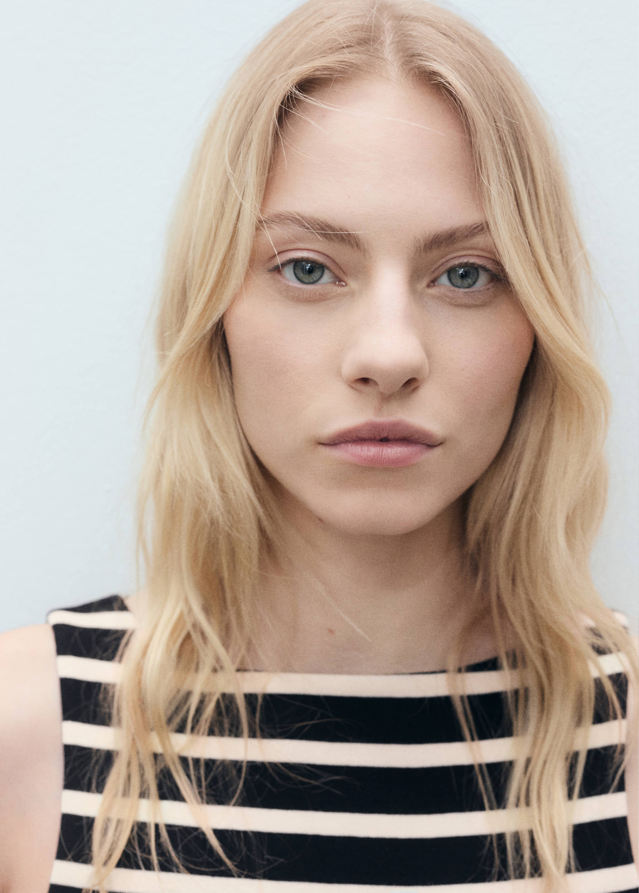 Short dress with combined design - Details of the article 1