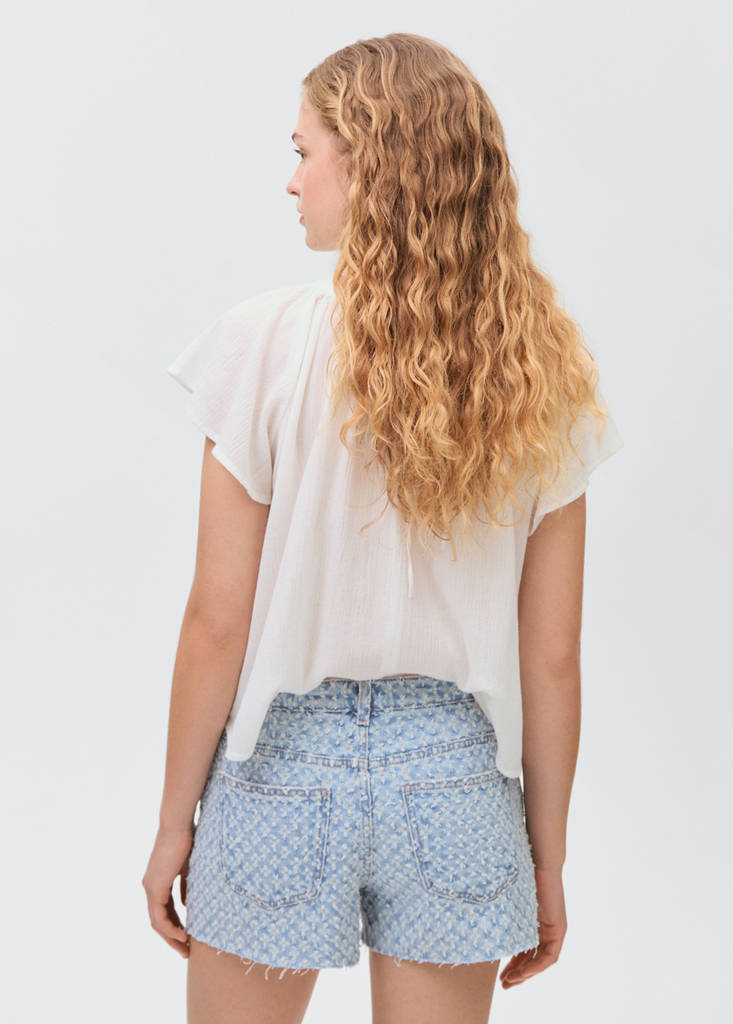 Frayed textured denim shorts — Light Blue
