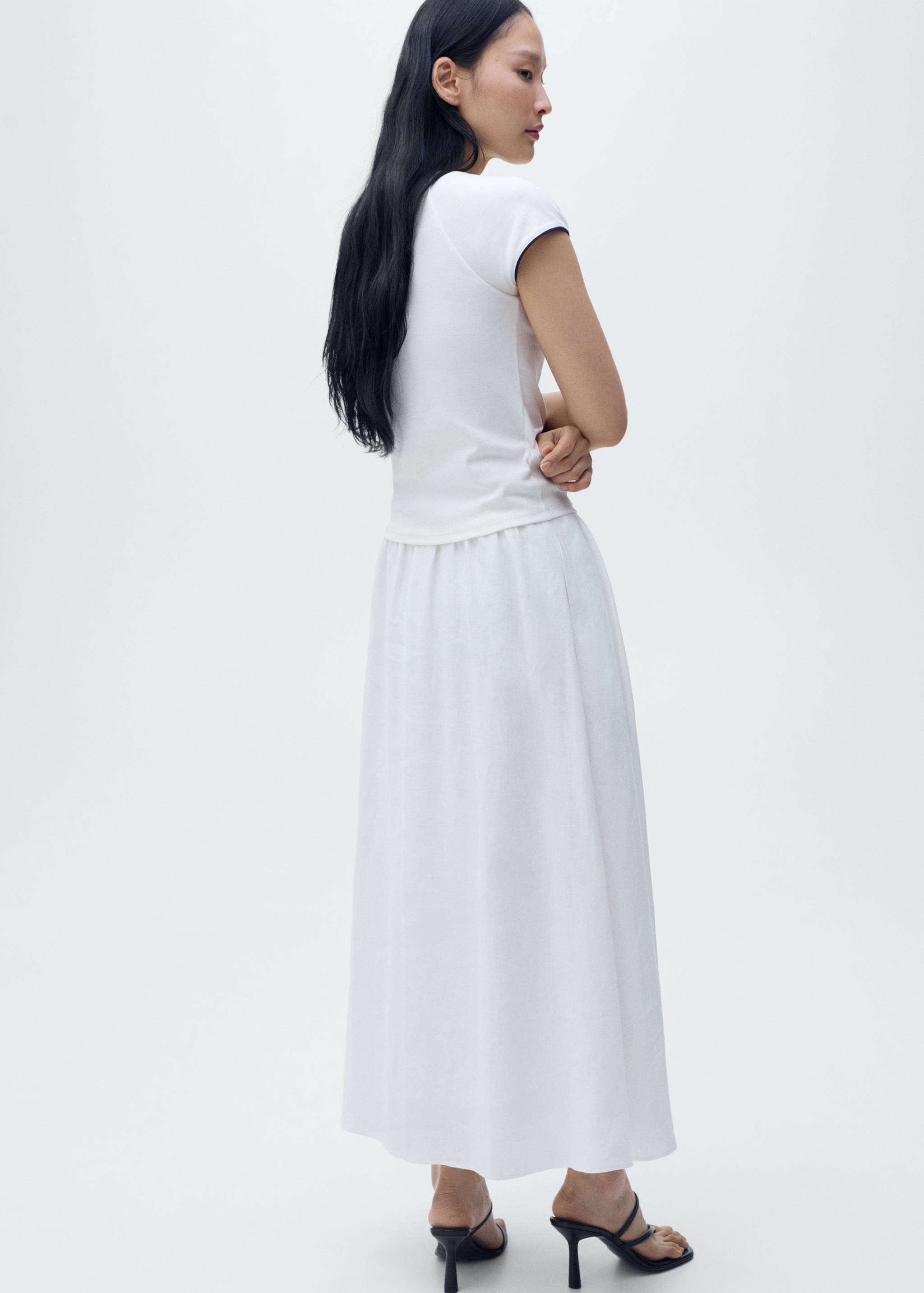 Baumwoll-T-Shirt mit Kontrastborten - Rückseite des Artikels