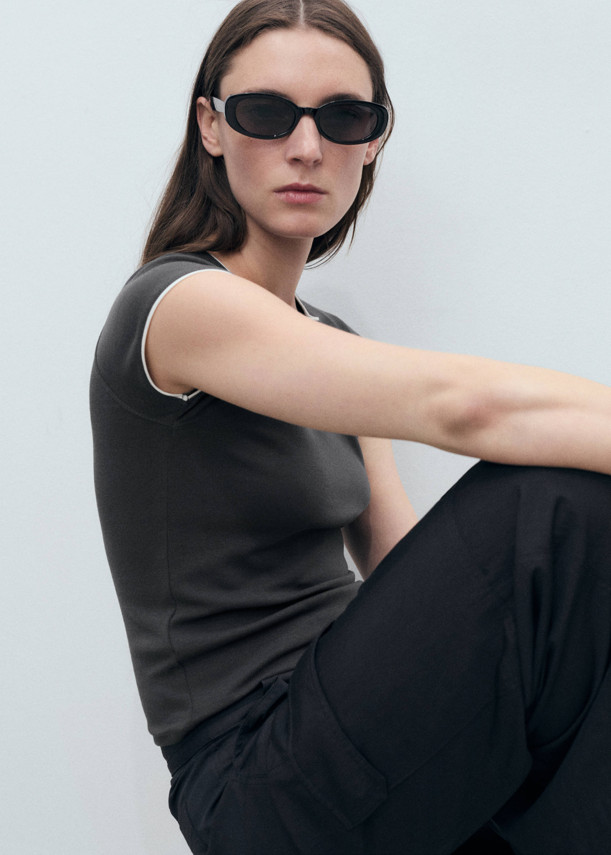 Cotton t-shirt with contrasting trim - Details of the article 2