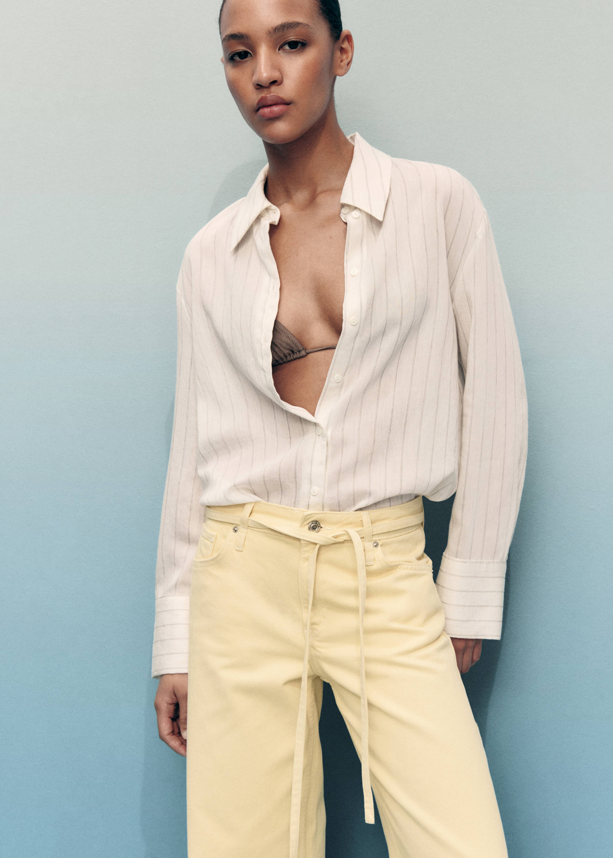 Low-rise  wide leg jeans with belt - Details of the article 1