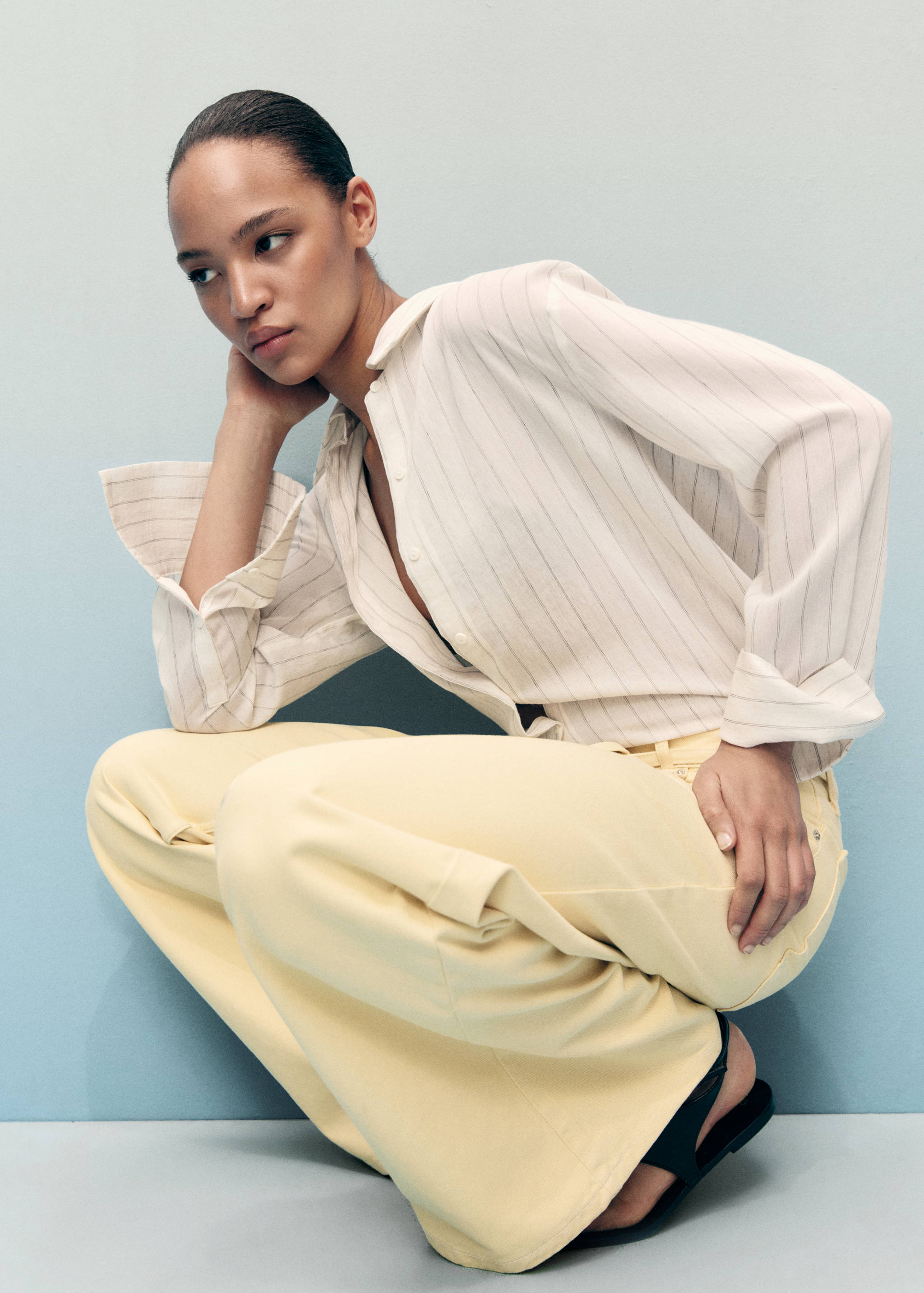 Low-rise  wide leg jeans with belt - Details of the article 6