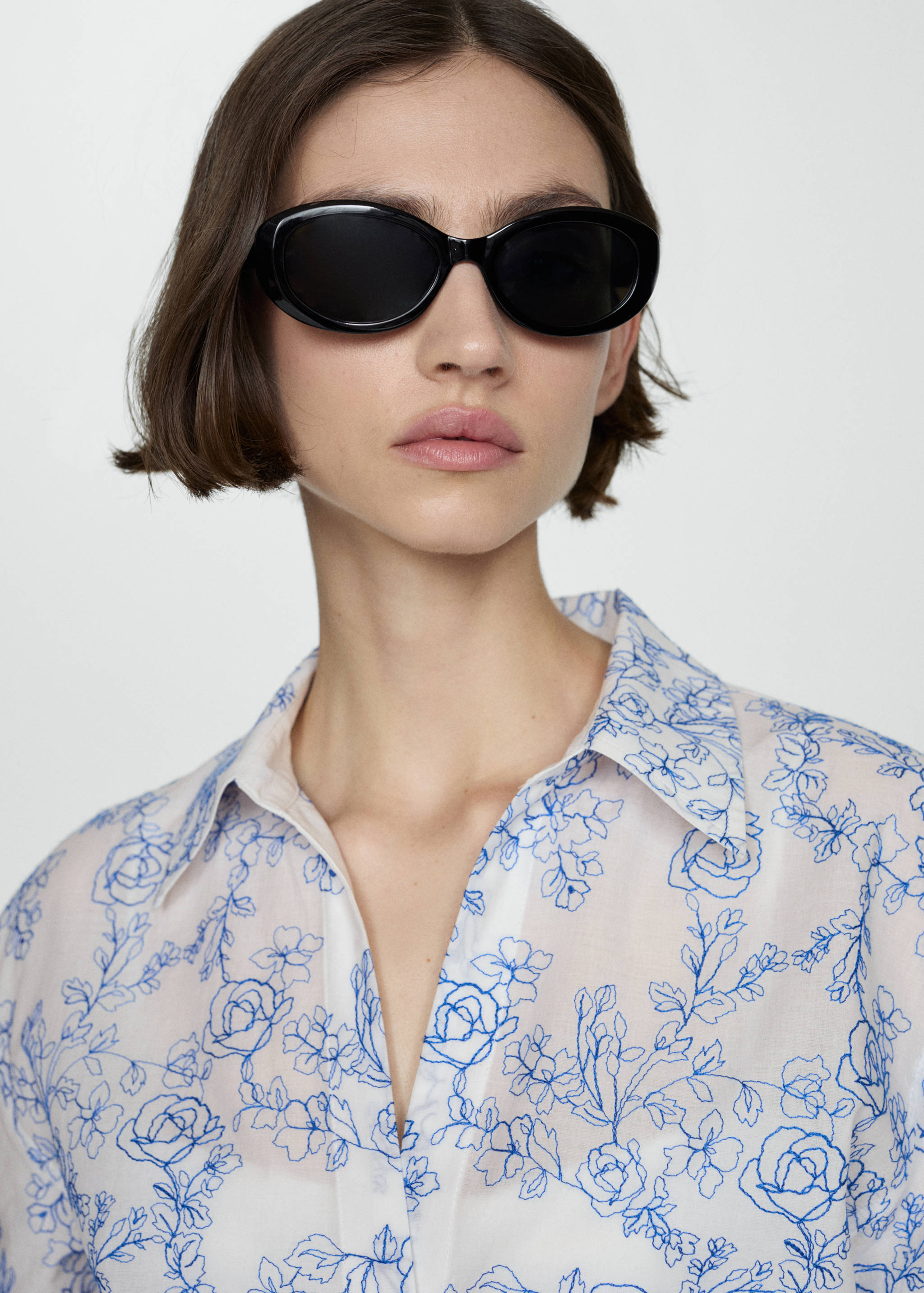 Shirt with floral embroidery - Details of the article 1