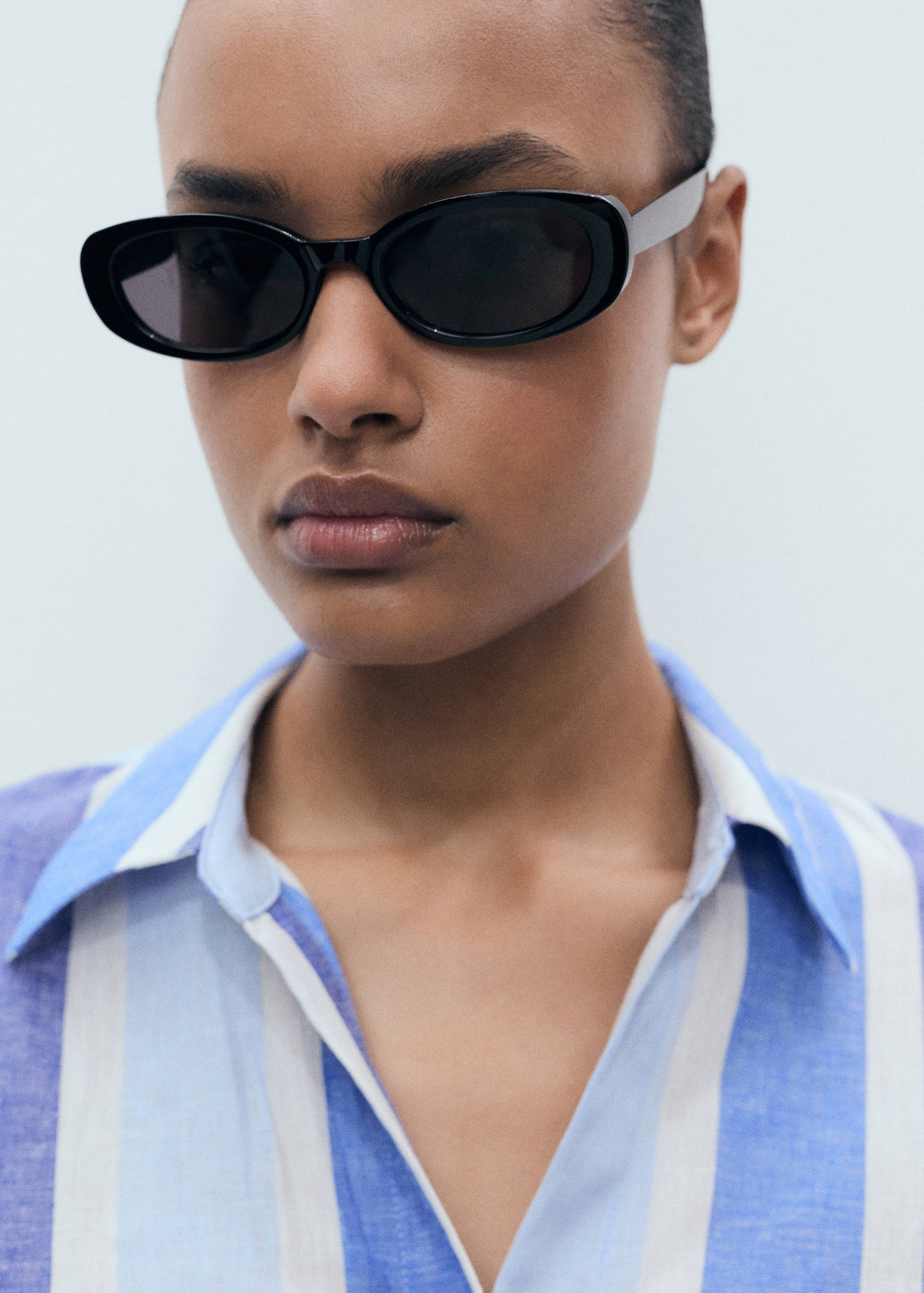 Vestido de linho às riscas com cinto - Pormenor do artigo 1