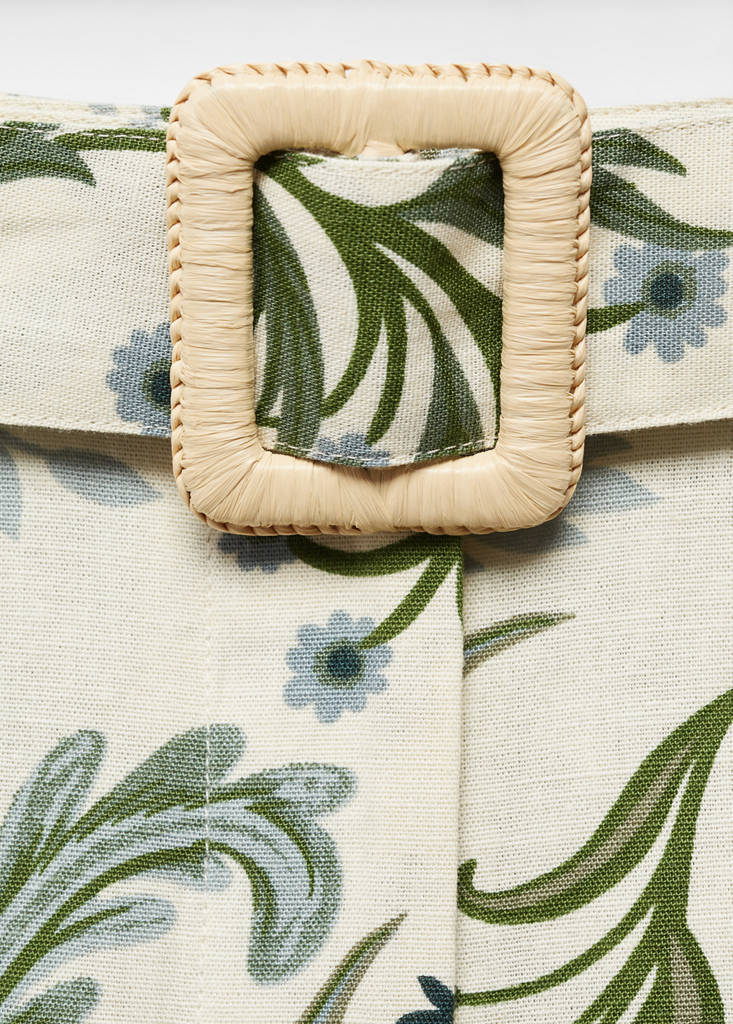 Printed shorts with belt — Ecru