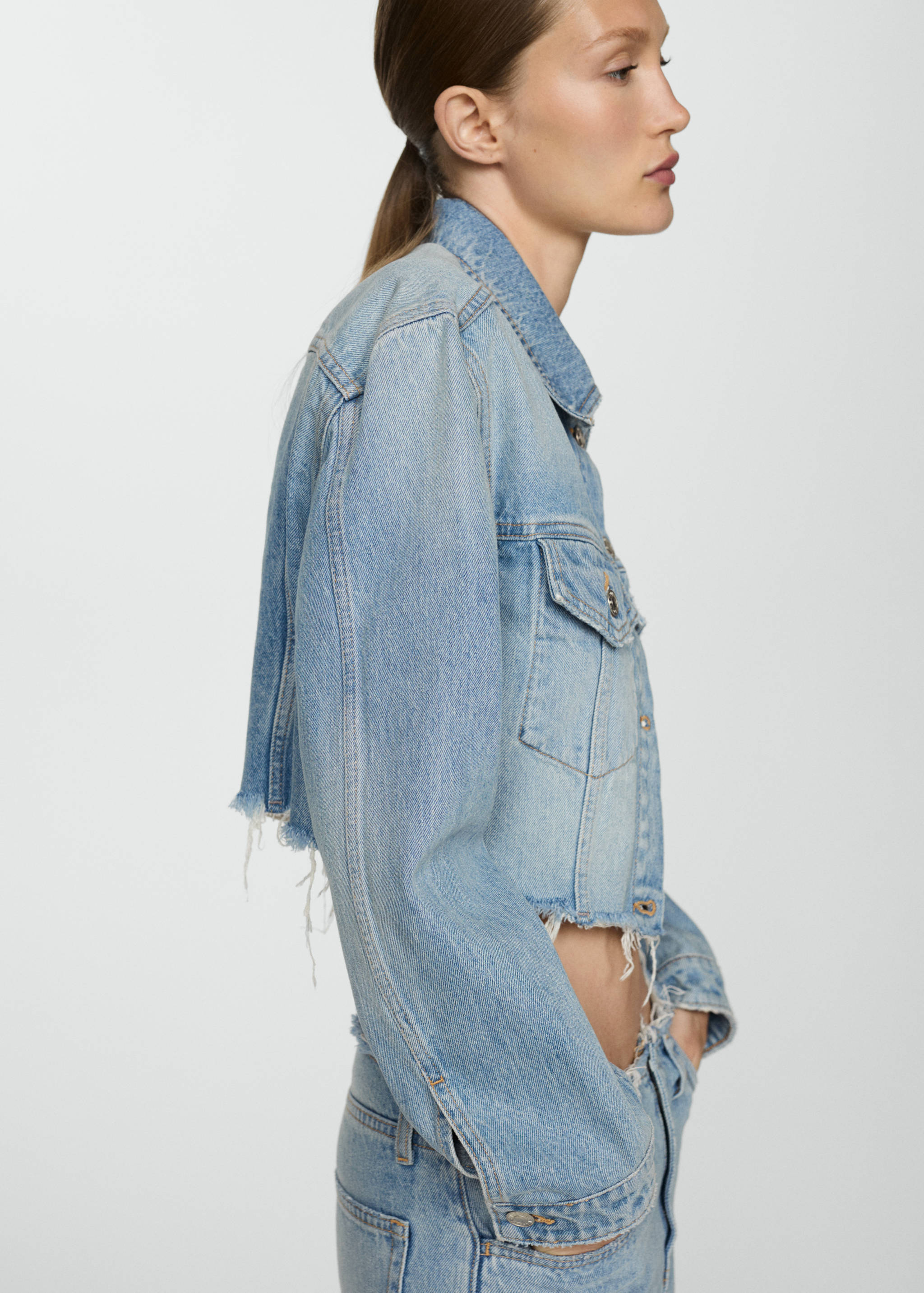 Denim jacket with frayed hem - Details of the article 2