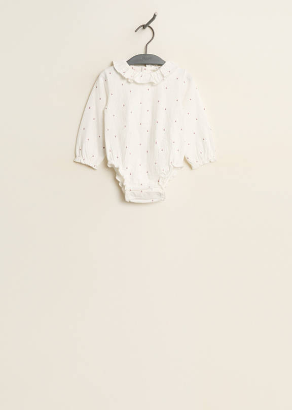 How to dress a newborn in August.