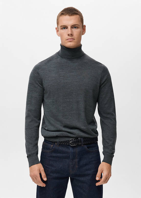 Men's gray turtleneck sweater outfit.
