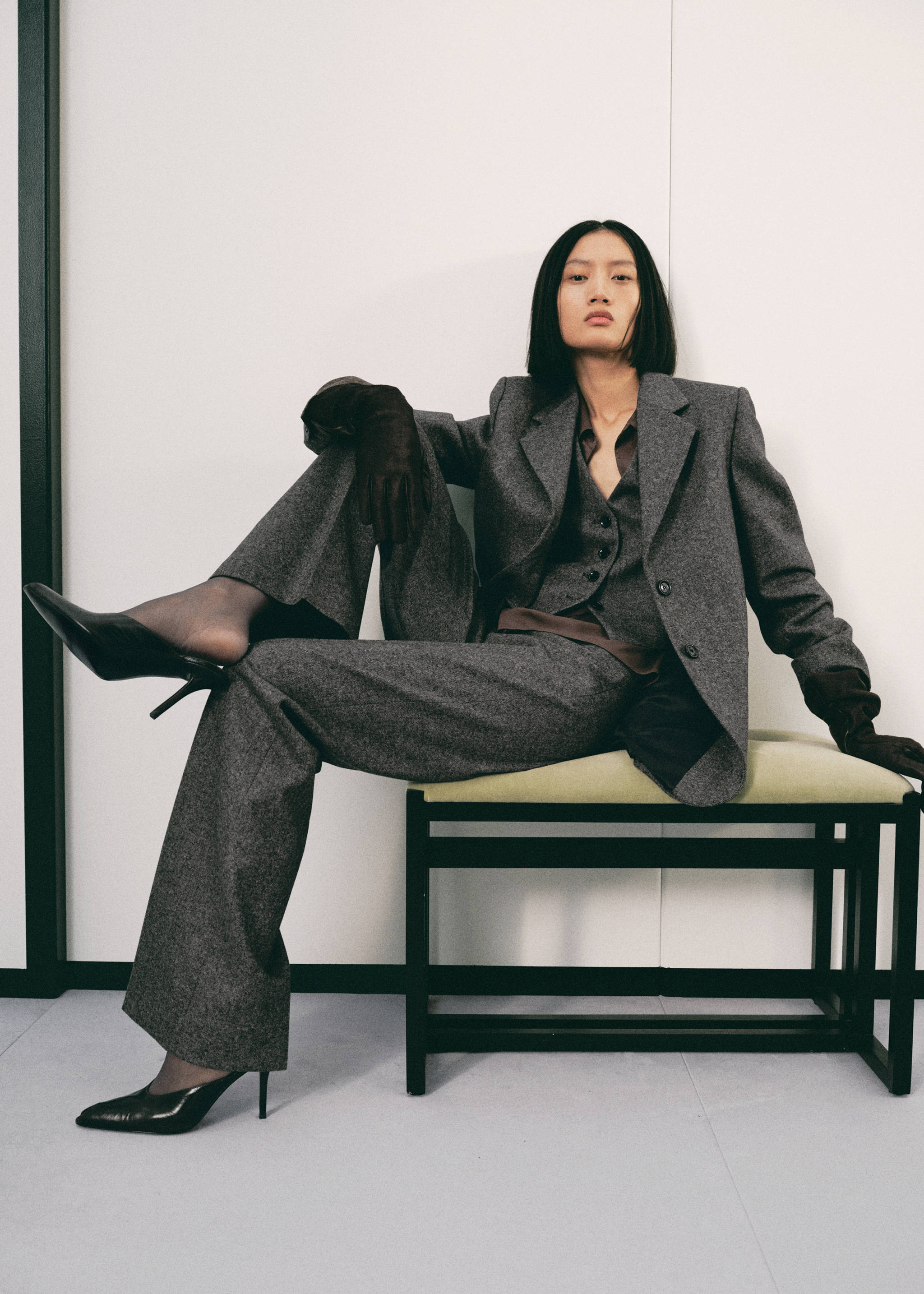 Woman dressed in a suit of white pants and vest