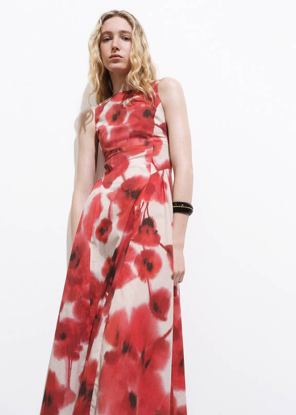 Red and cream floral print maxi dress for classy Ascot outfits.