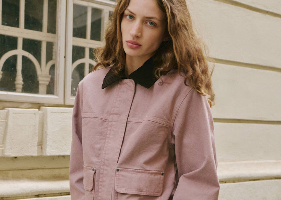 Woman wearing a look with fall 2024 2025 colors.