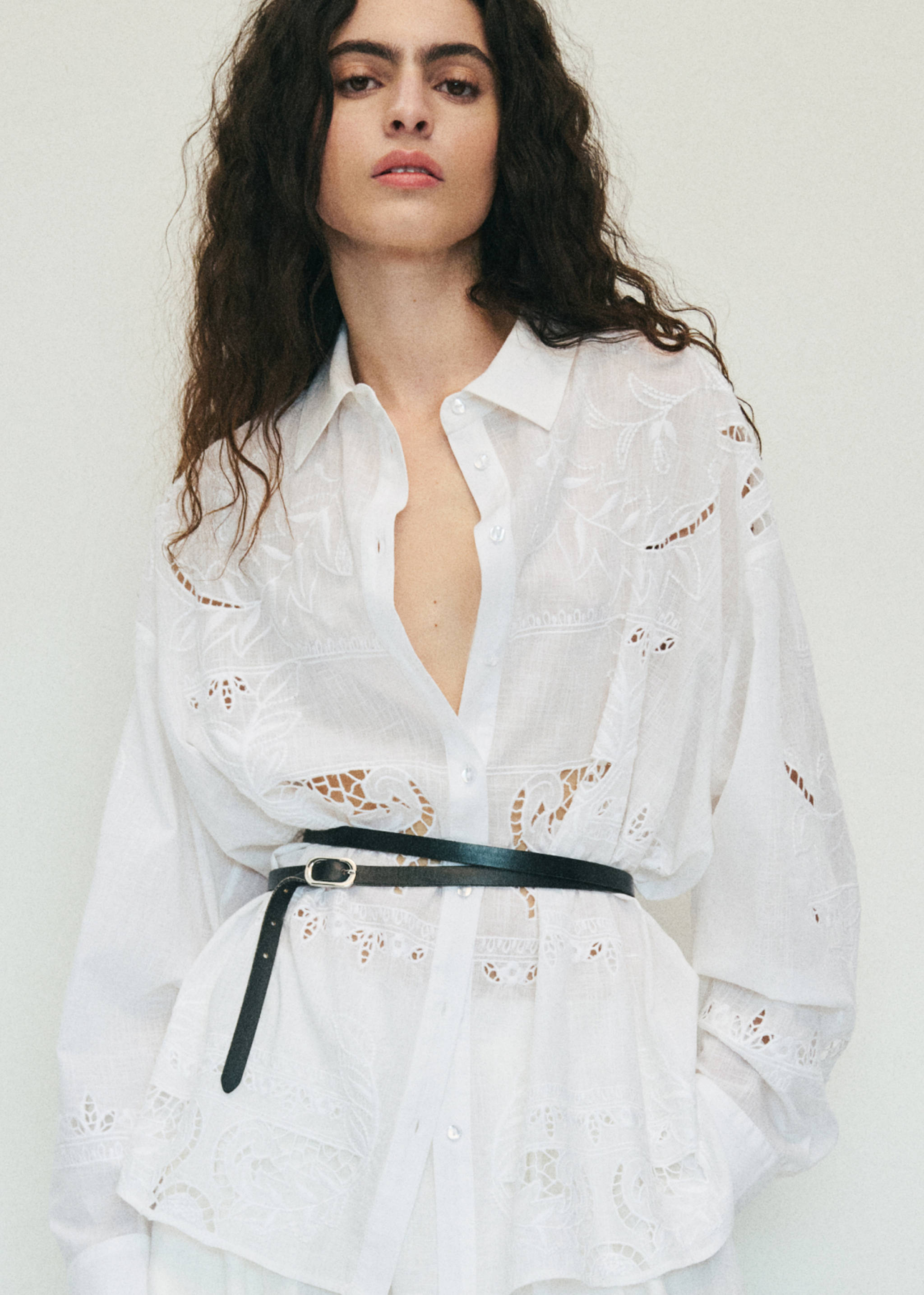 A look with a white women's shirt.