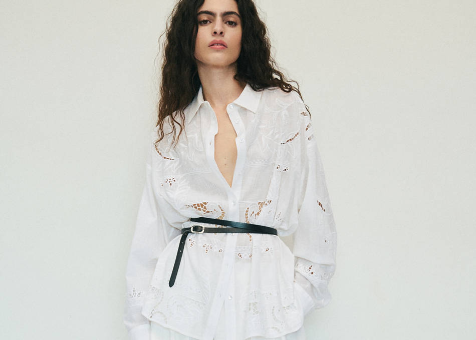 A look with a white women's shirt.