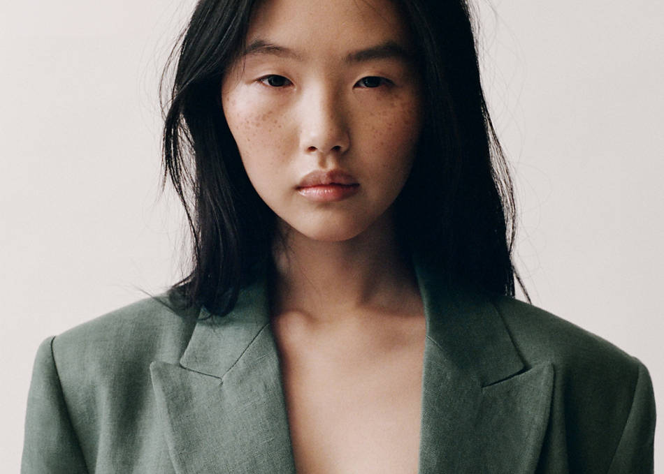 Woman wearing a white linen shirt.