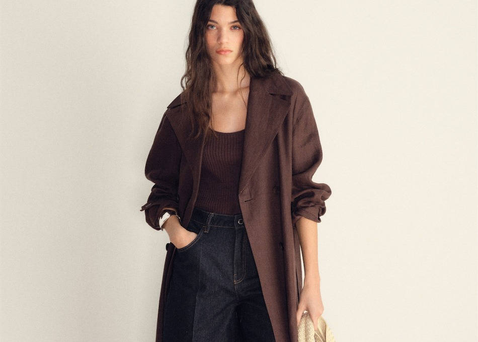 Mid-season look for women with a brown jacket