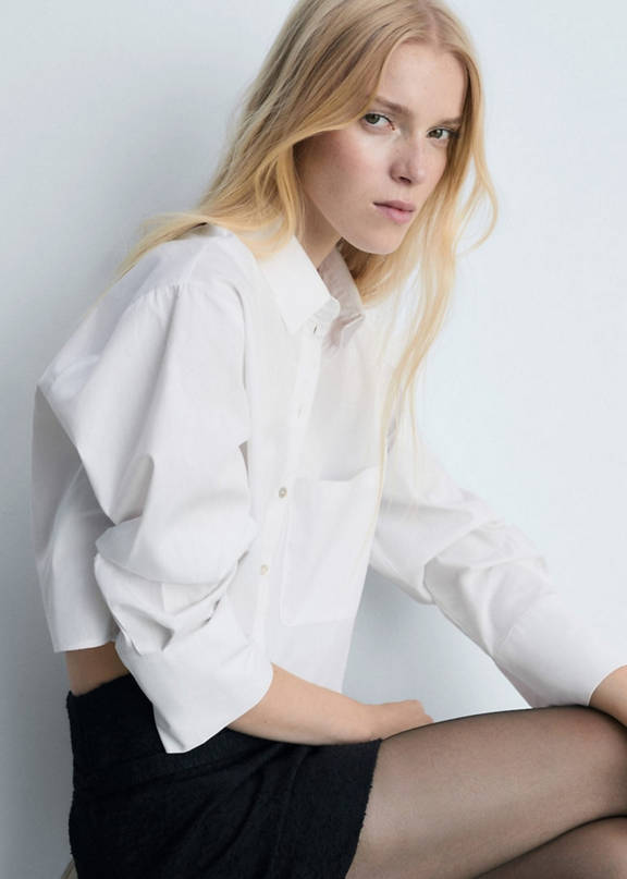 Outfit with oversized shirt.