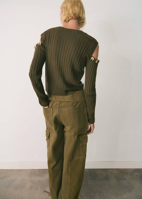 Woman combining cargo pants.
