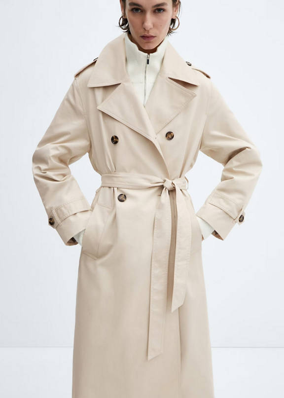 Woman wearing a trench coat in light tones