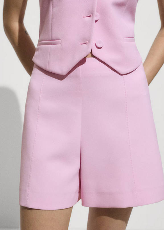 Bermuda shorts look to match a pink vest.
