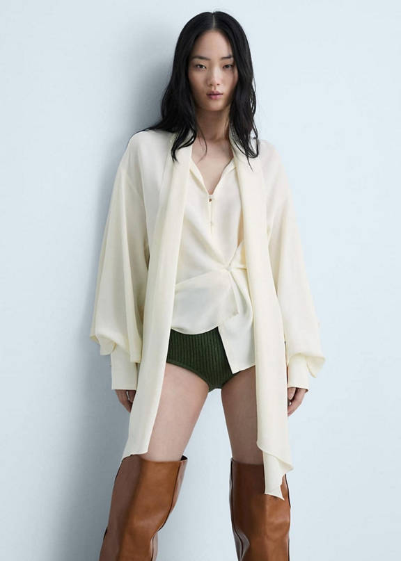 Look with women's oversize shirt.